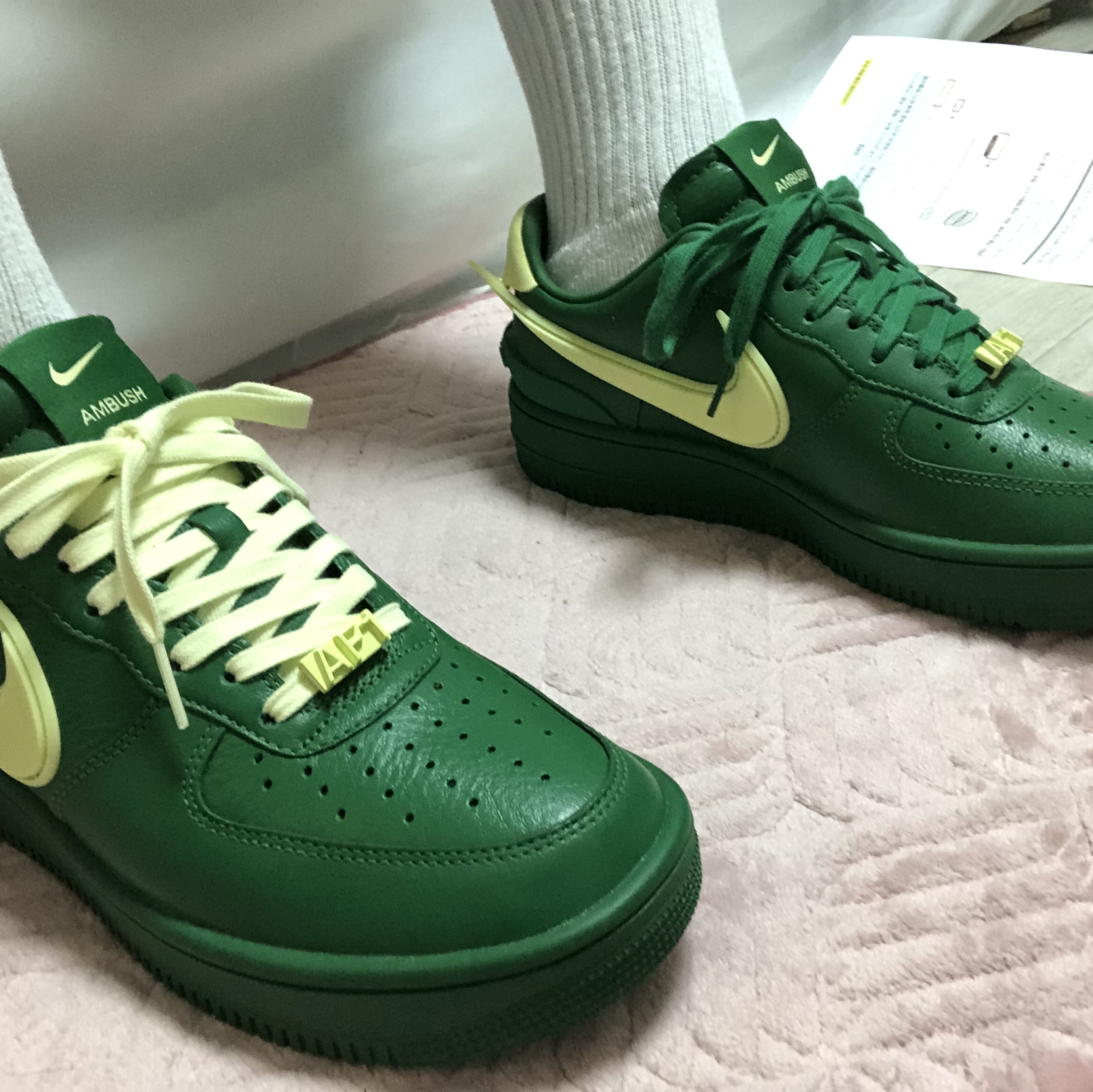 Nike x Ambush Air Force 1 Low SP Pine Green and Citron 착용 스타일 - 5