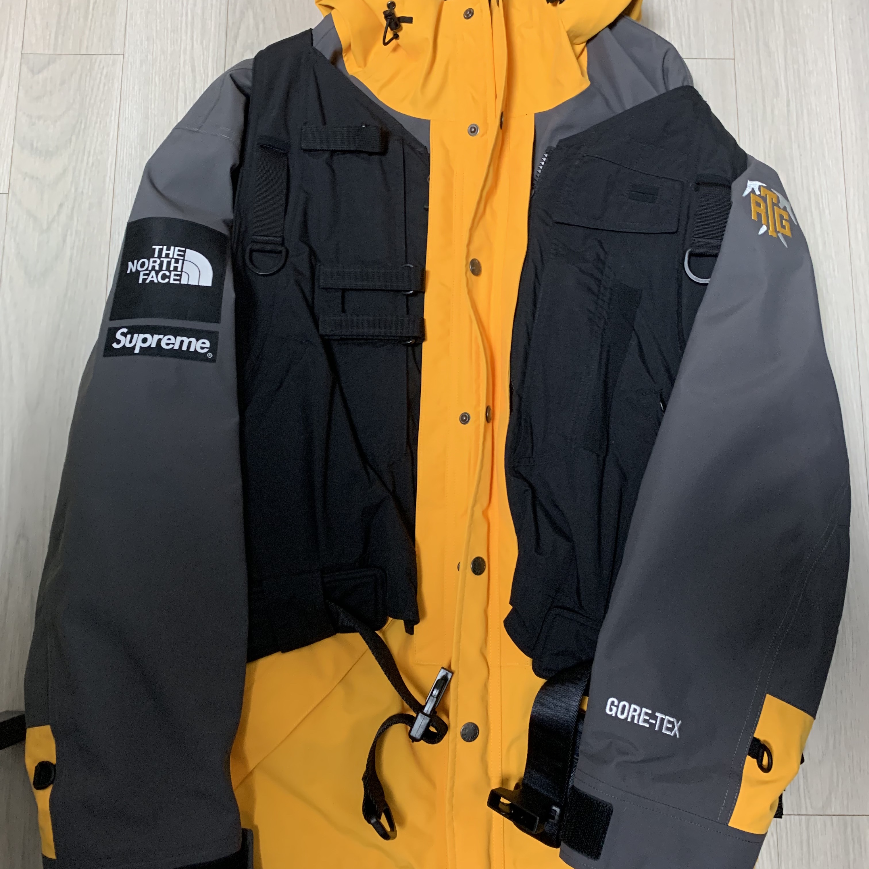 Supreme x The North Face RTG Jacket + Vest Gold - 20SS 착용 스타일