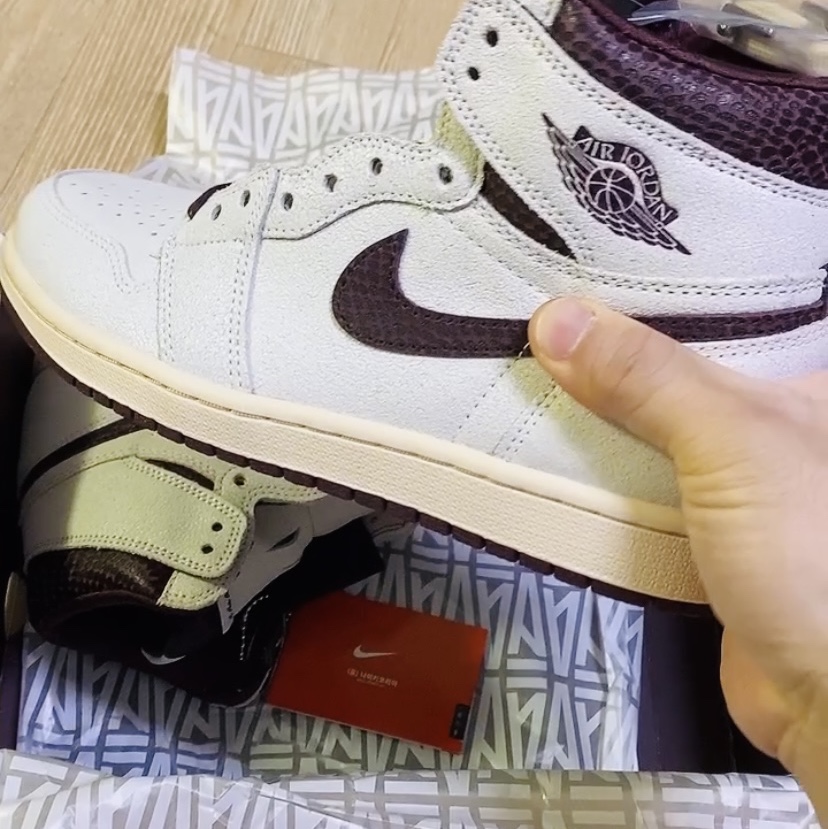 Jordan 1 x A Ma Maniere Retro High OG SP Sail and Burgundy 착용 스타일 - 3