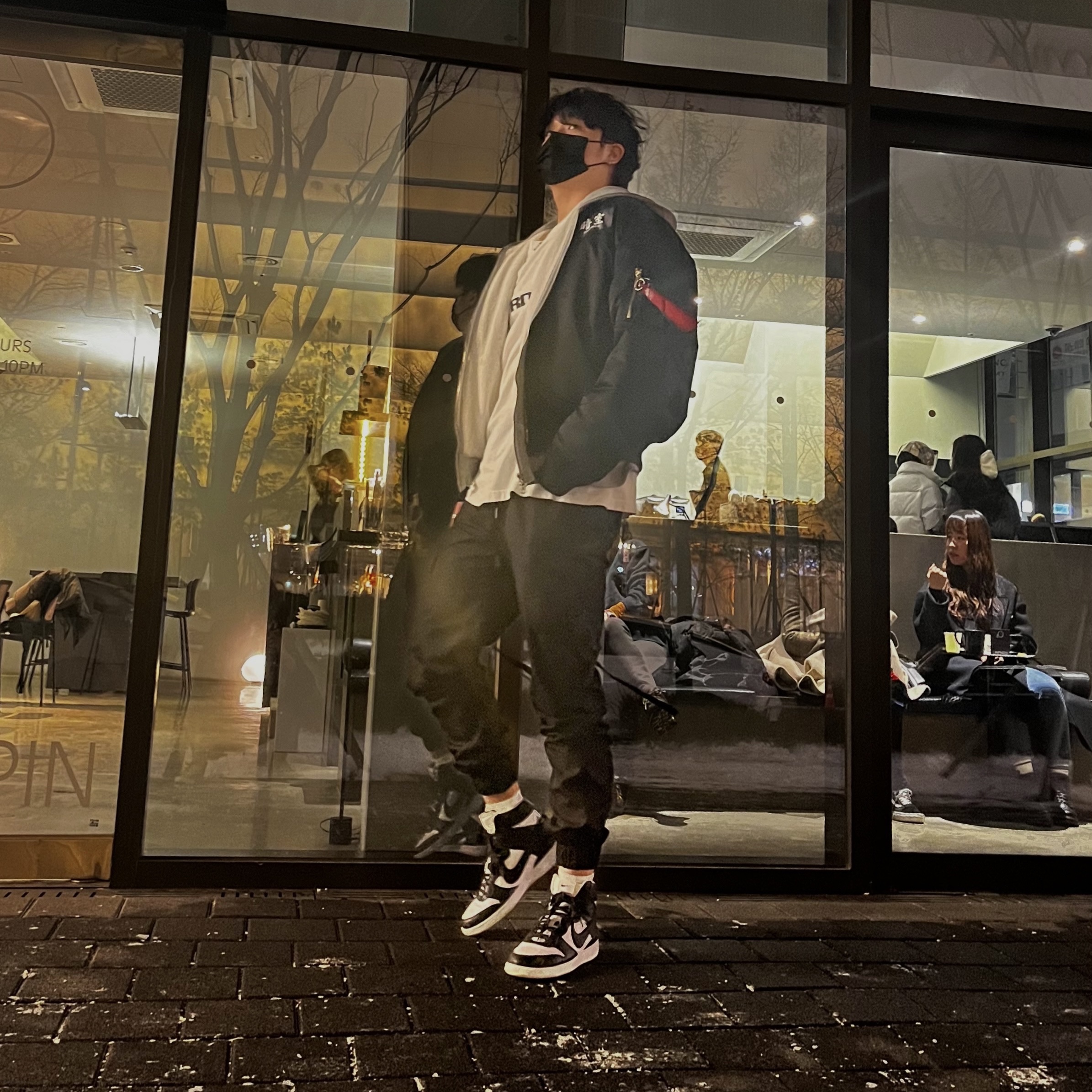 Nike x Ambush Dunk High Black, Darkr8m Studio x Alpha Industries Roommate MA-1 Jacket Black Silver 착용 스타일 - 3