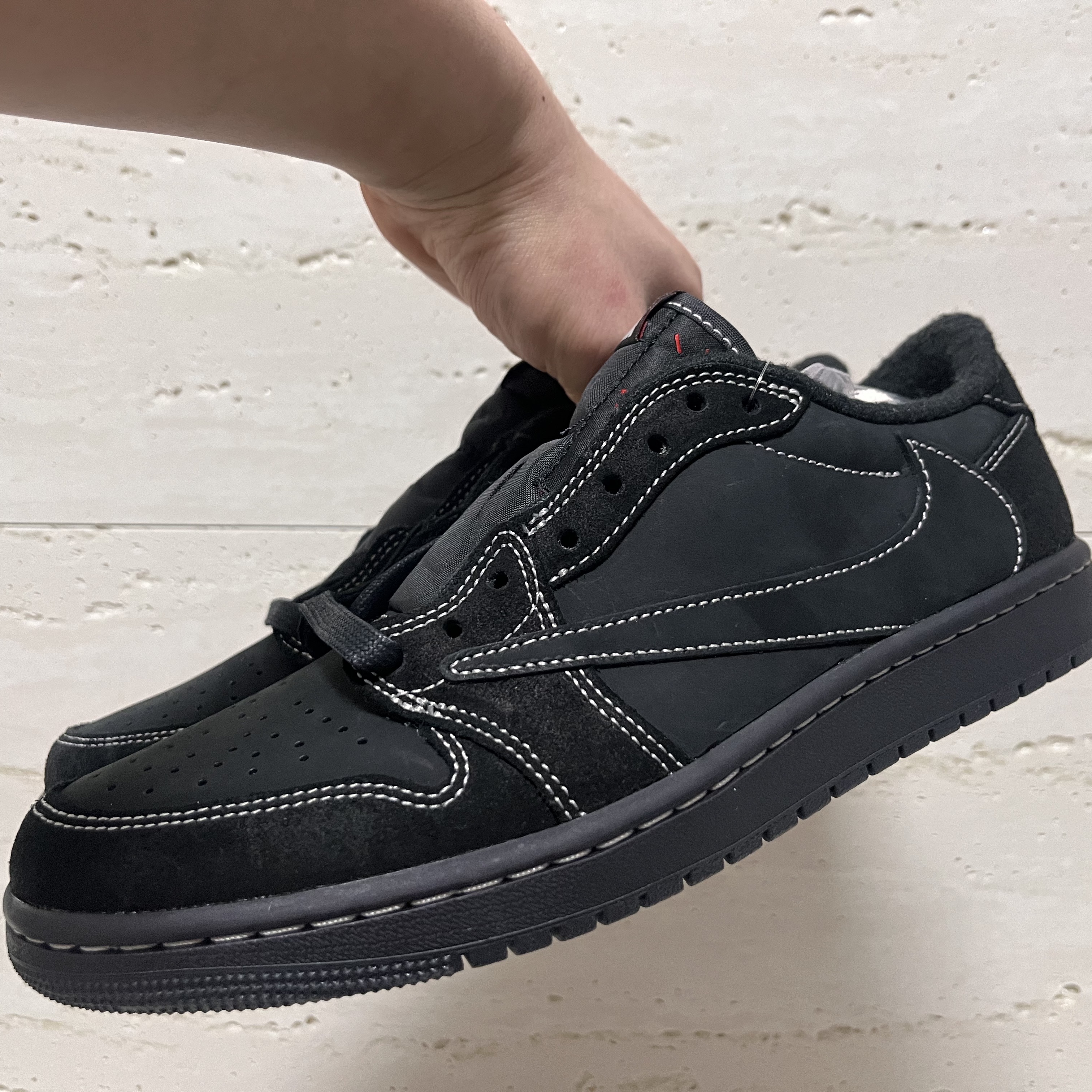 Jordan 1 x Travis Scott Retro Low OG SP Black Phantom 착용 스타일 - 5