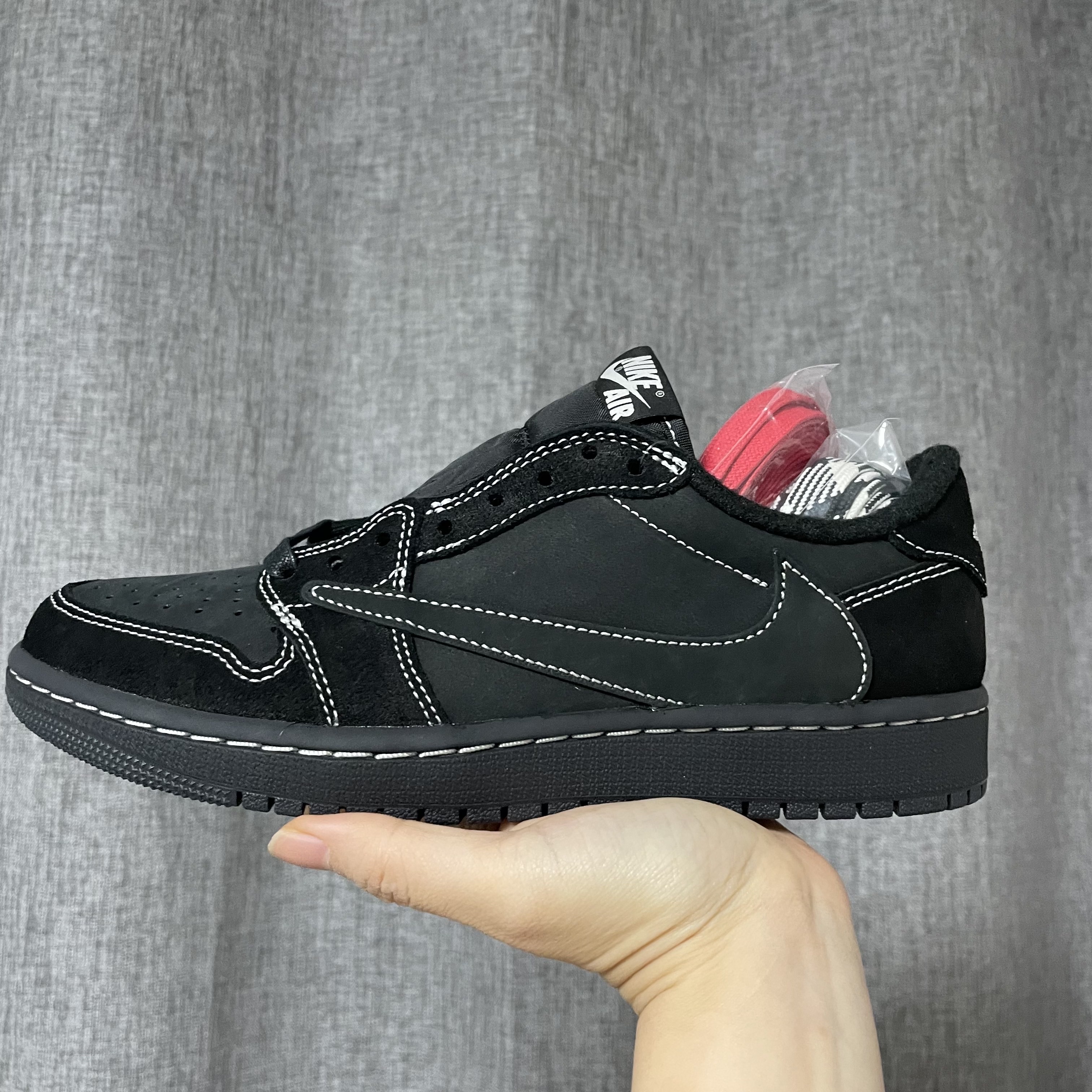 Jordan 1 x Travis Scott Retro Low OG SP Black Phantom 착용 스타일