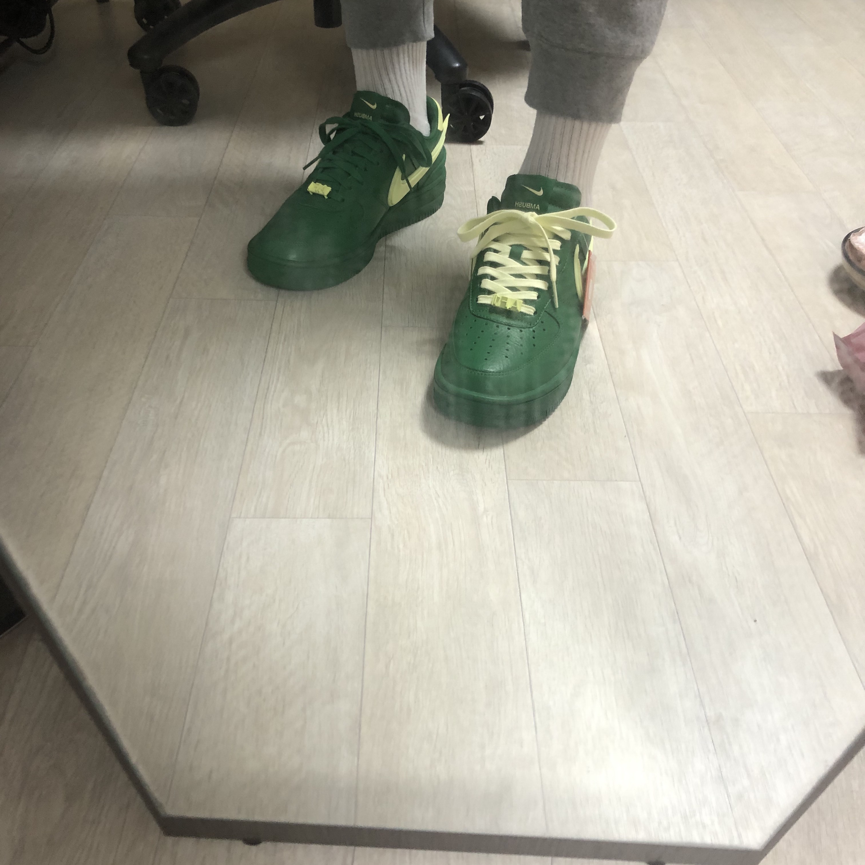 Nike x Ambush Air Force 1 Low SP Pine Green and Citron 착용 스타일 - 1