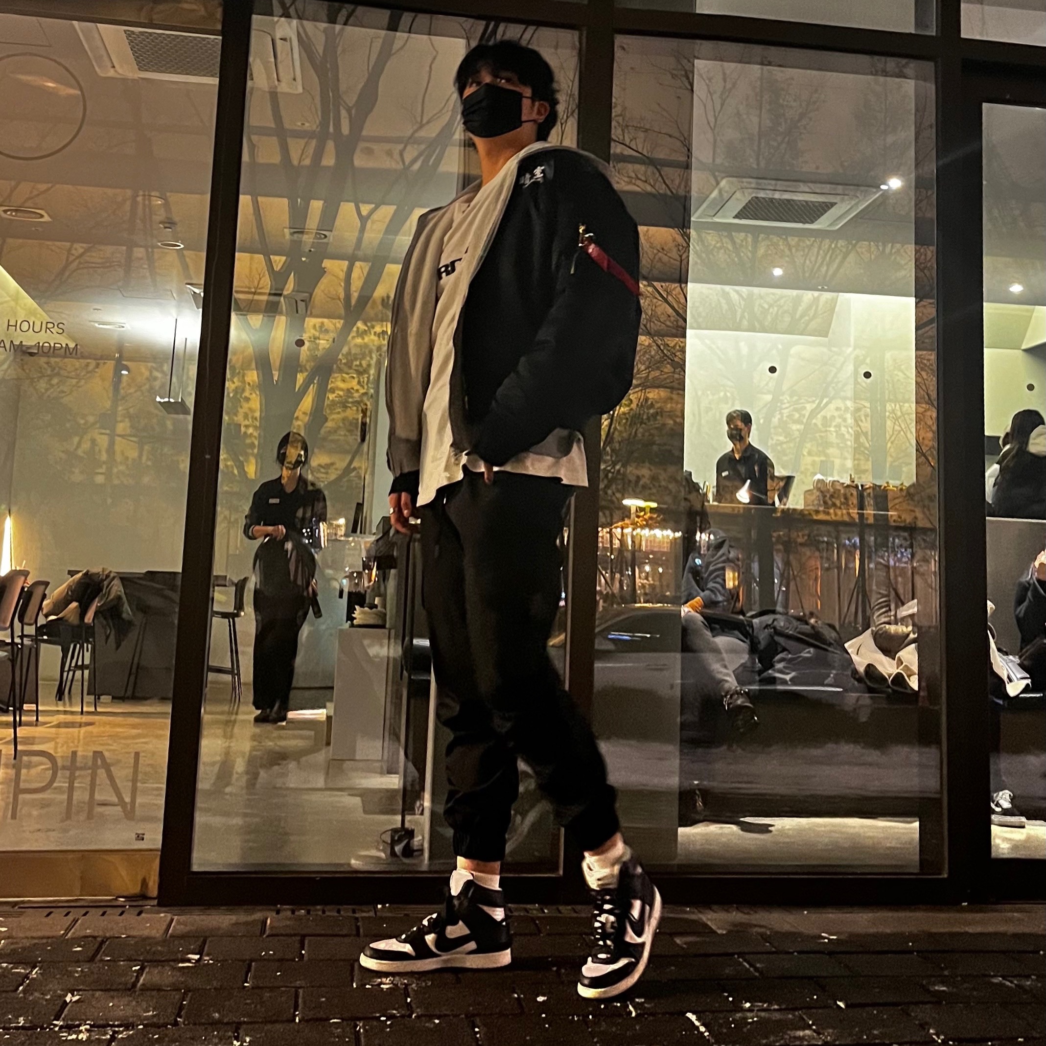 Nike x Ambush Dunk High Black, Darkr8m Studio x Alpha Industries Roommate MA-1 Jacket Black Silver 착용 스타일 - 2