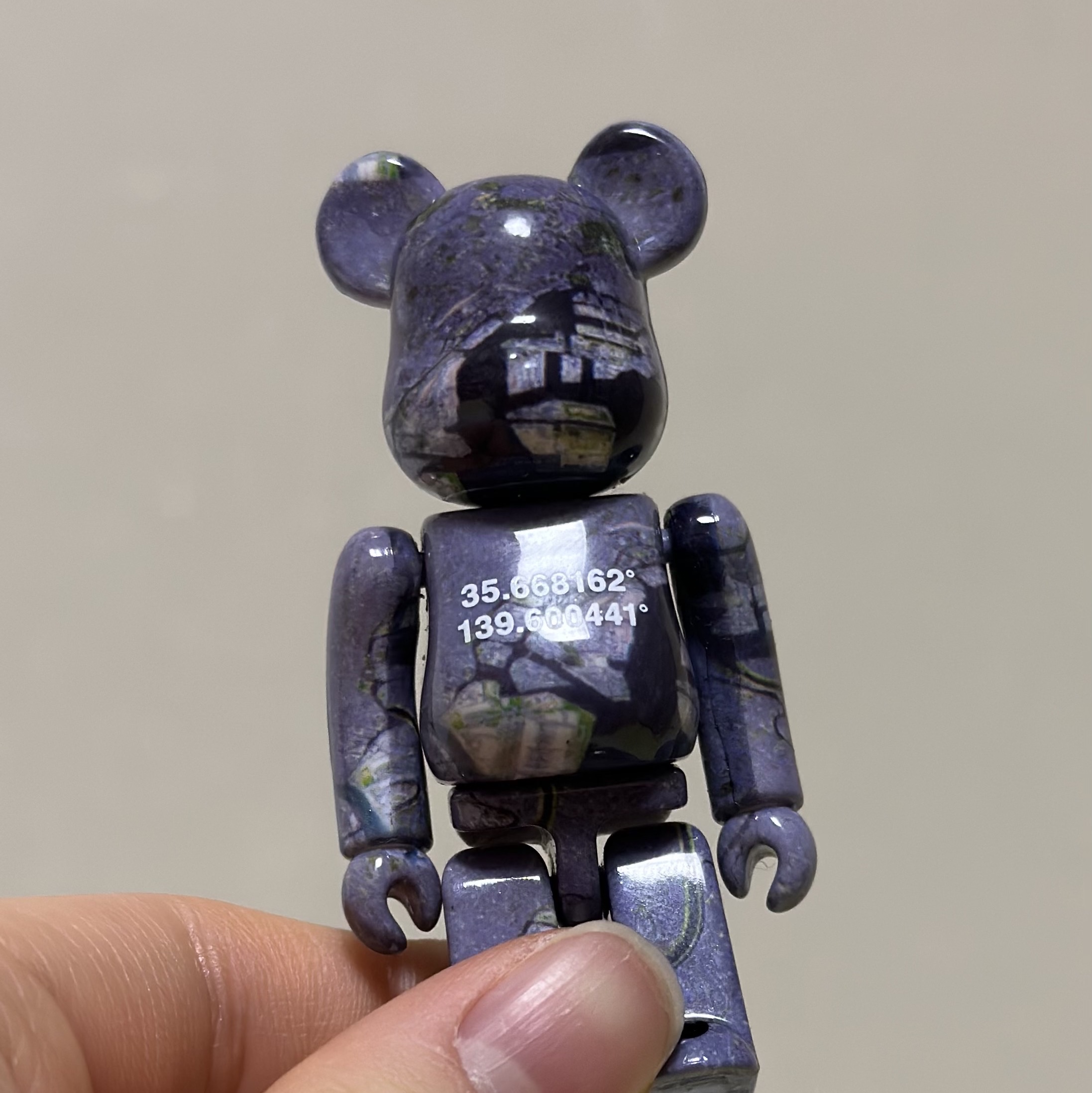 Bearbrick Benjamin Grant Overview Tokyo 100% & 400% Set 착용 스타일