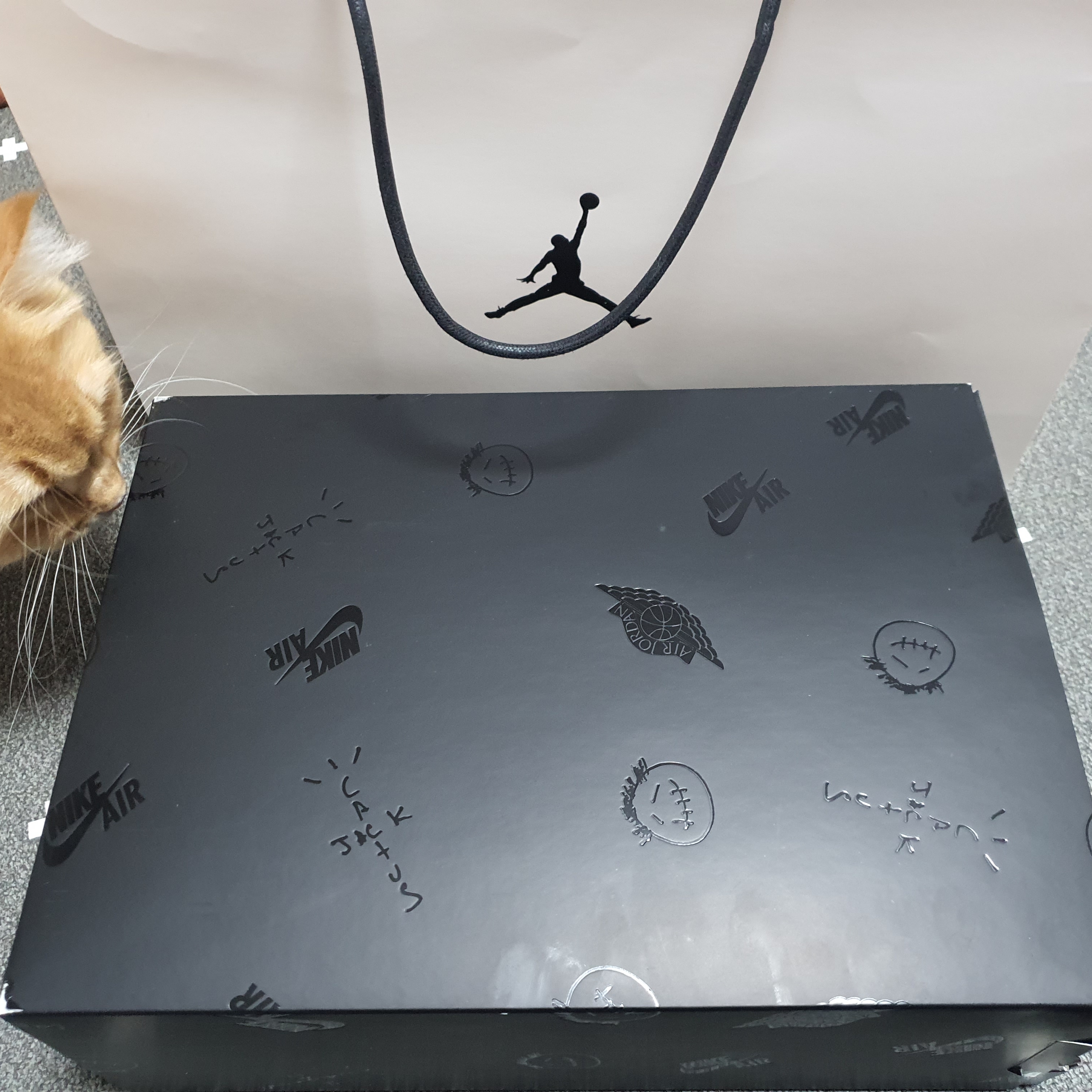 Jordan 1 x Travis Scott Retro Low OG SP Black Phantom 착용 스타일 - 2