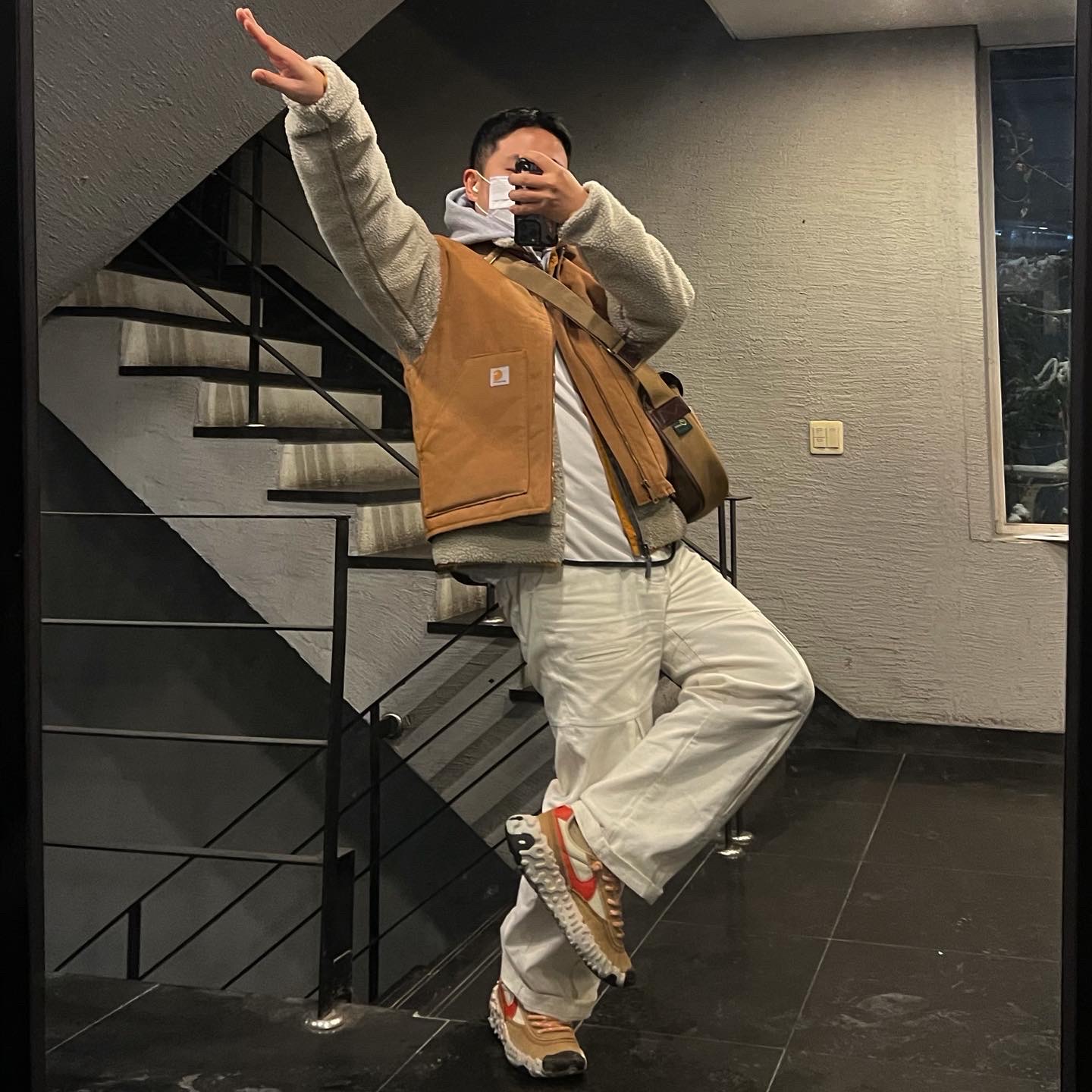 Nike Overbreak SP Fossil 착용 스타일 - 2