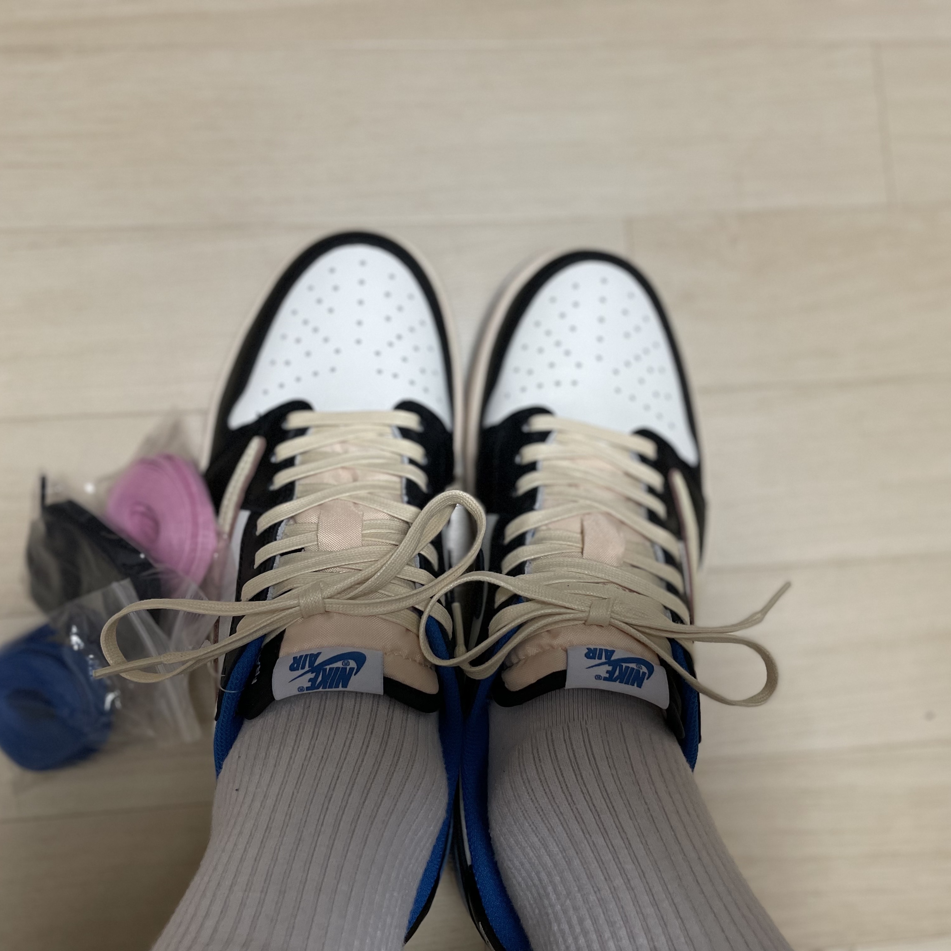 Jordan 1 x Travis Scott x Fragment Retro Low OG SP Military Blue 착용 스타일