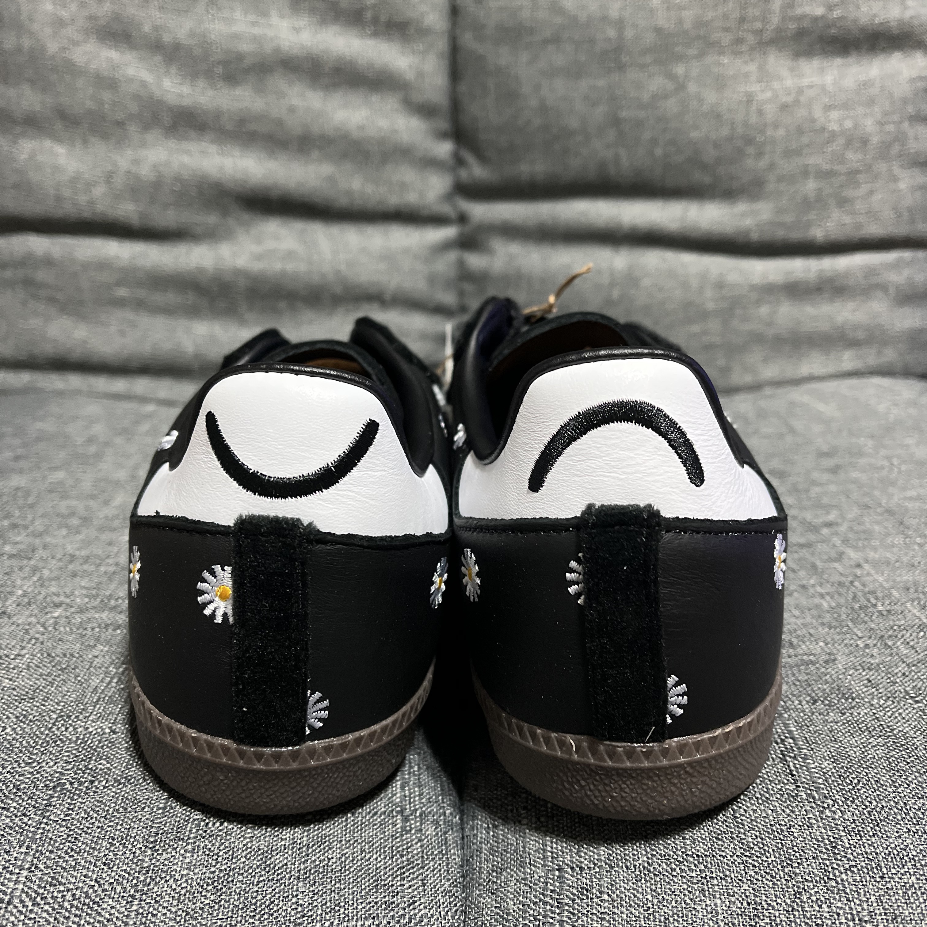 Adidas x Atmos x Face Samba OG Core Black 착용 스타일 - 2