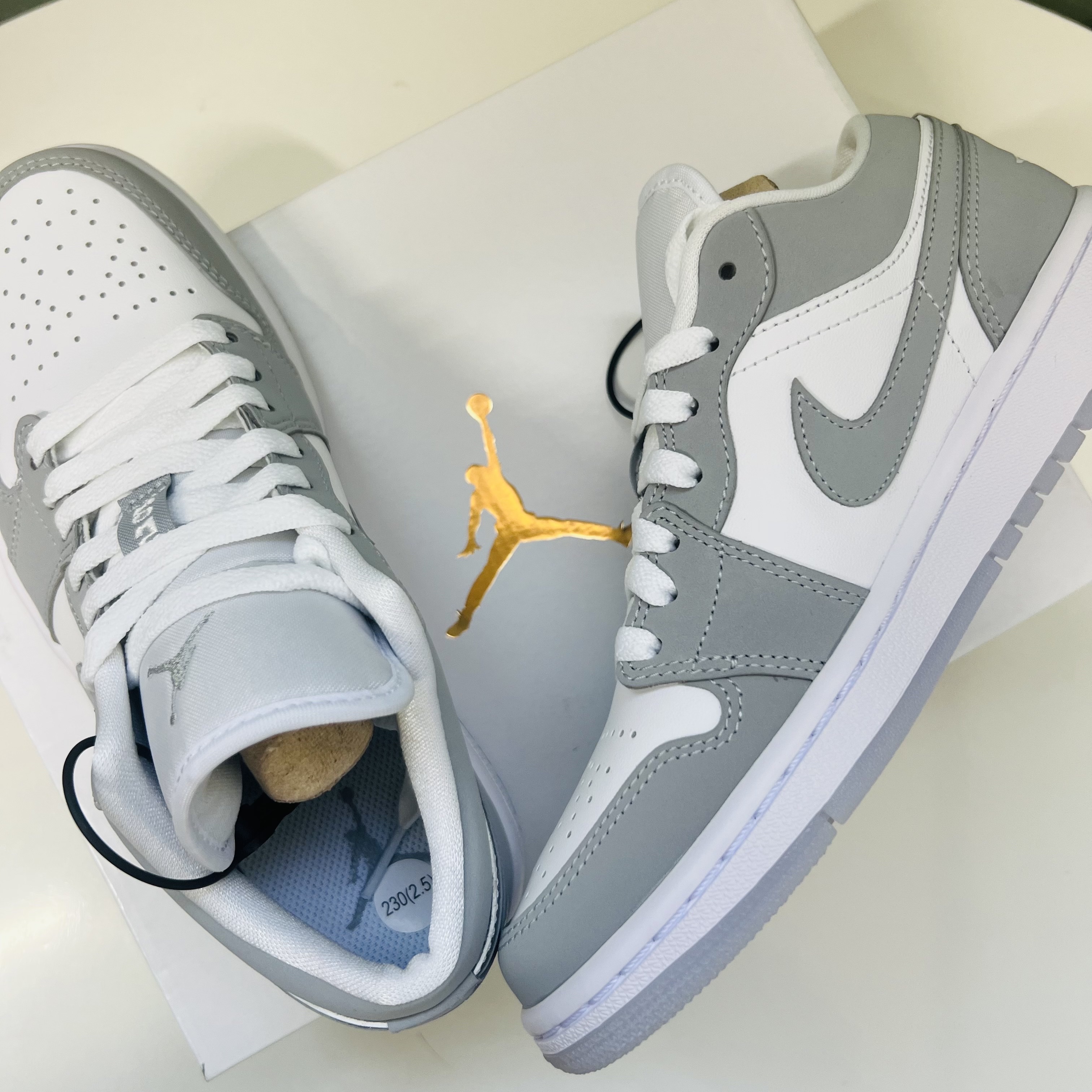(W) Jordan 1 Low White Wolf Grey 착용 스타일 - 1