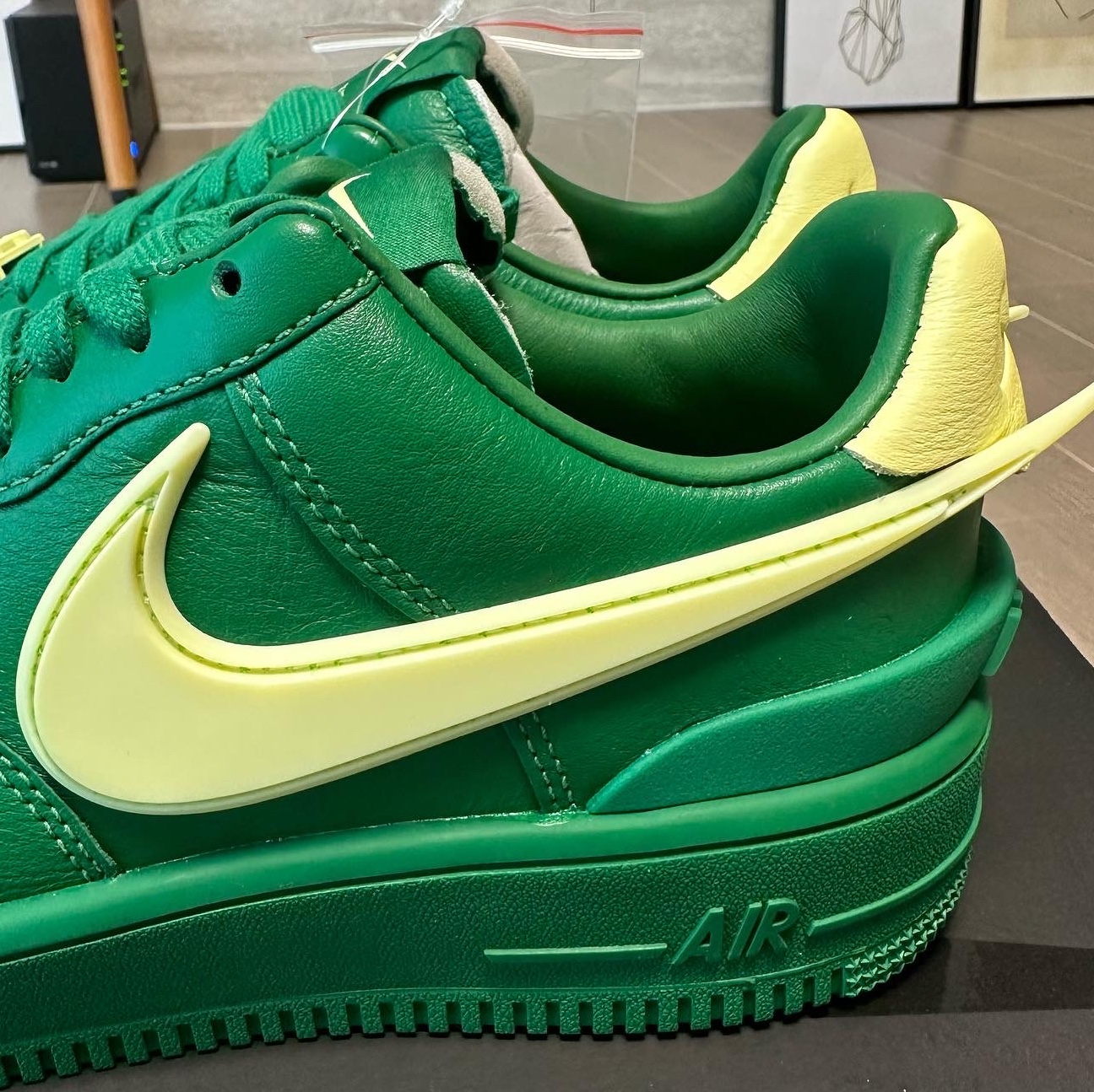 Nike x Ambush Air Force 1 Low SP Pine Green and Citron 착용 스타일 - 3