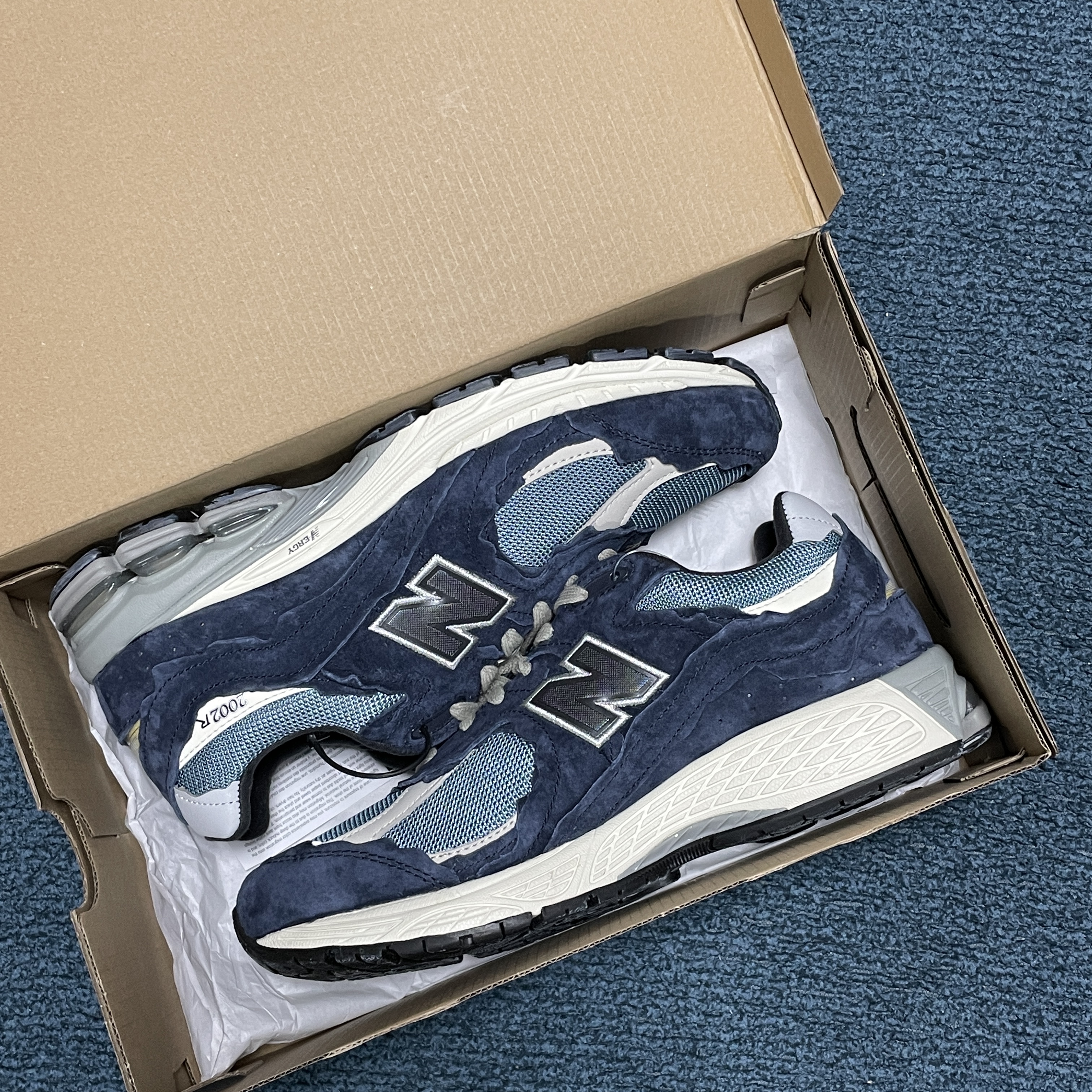 New Balance 2002R Protection Pack Dark Navy 착용 스타일 - 1