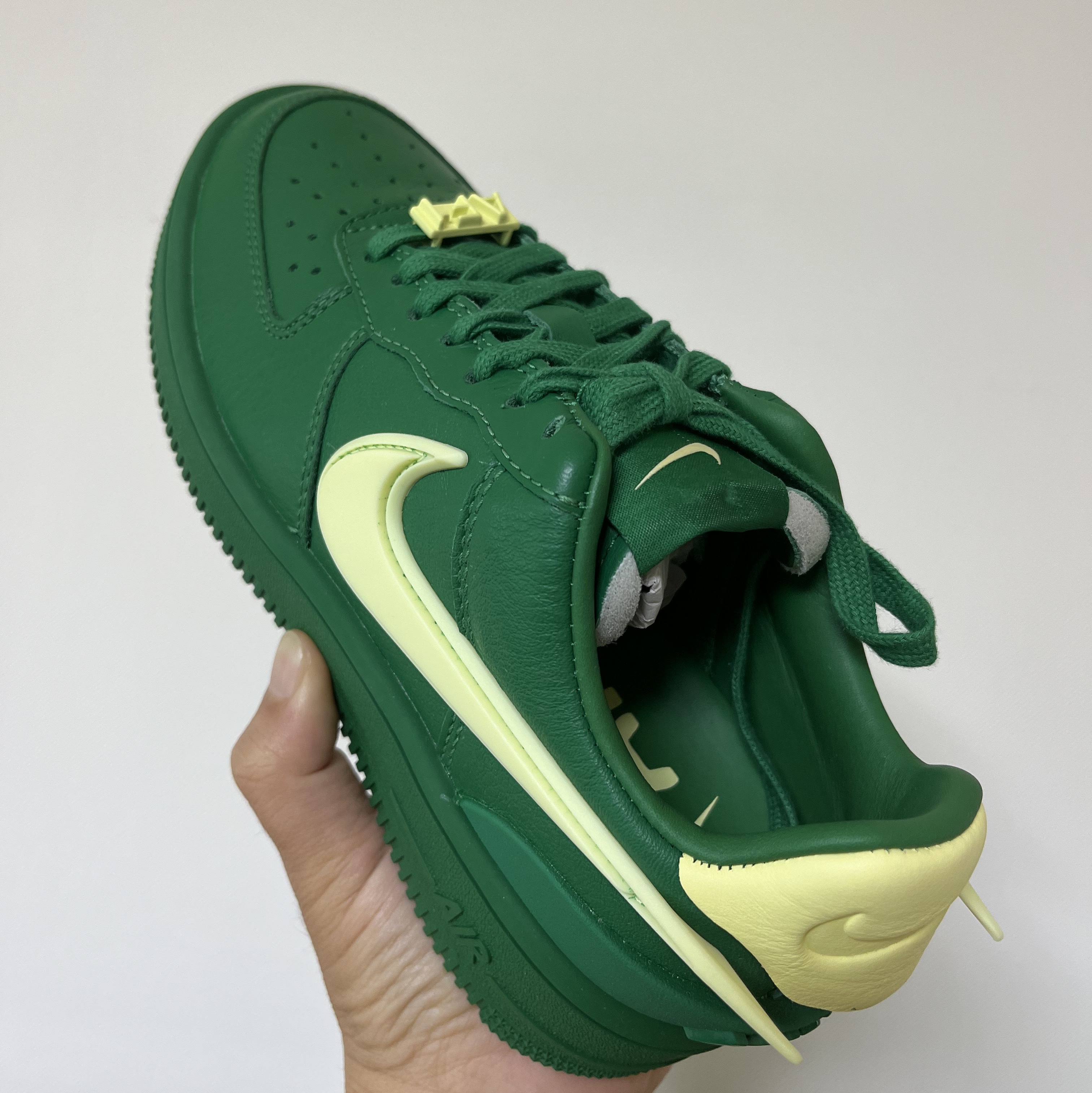 Nike x Ambush Air Force 1 Low SP Pine Green and Citron 착용 스타일 - 2