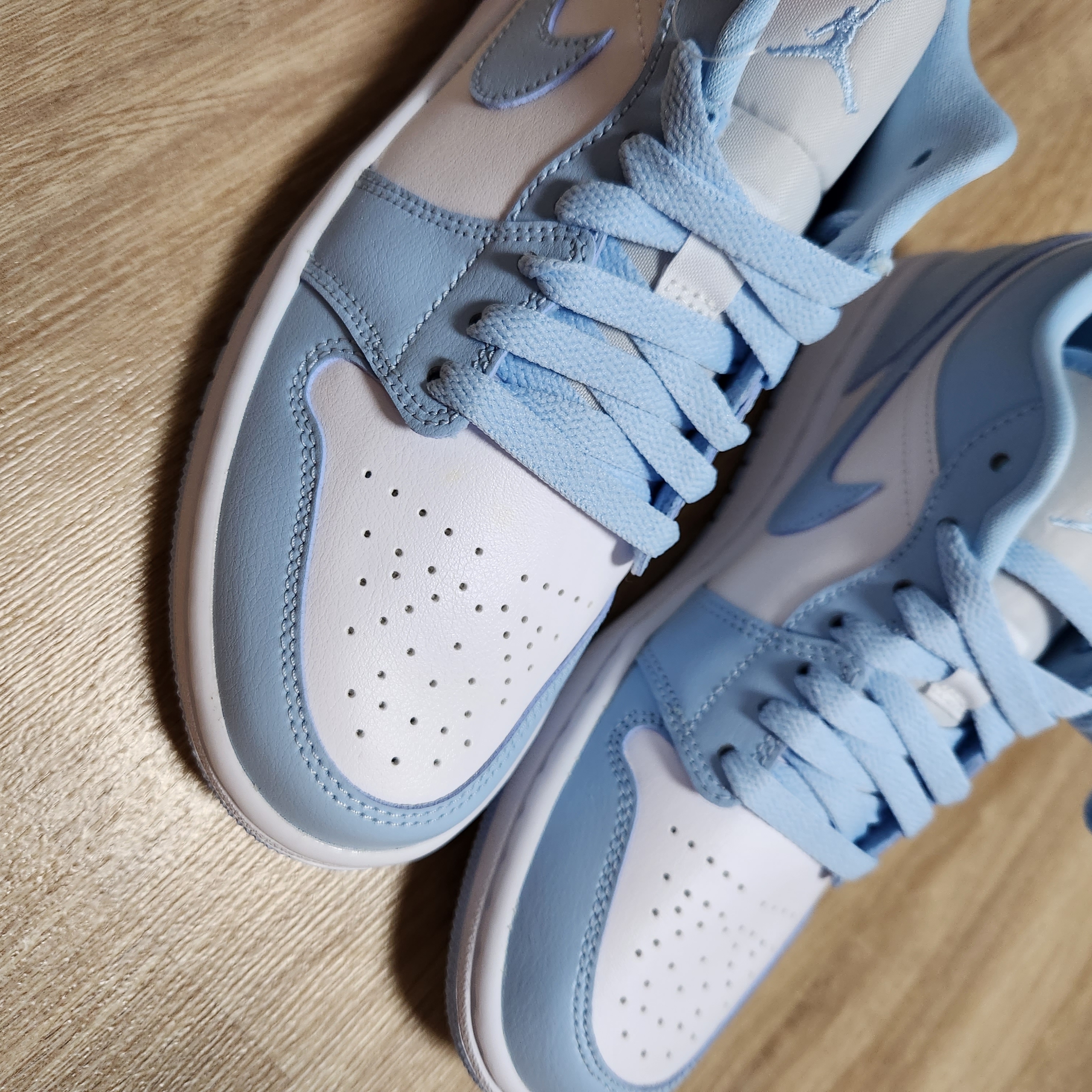 (W) Jordan 1 Low White Ice Blue 착용 스타일