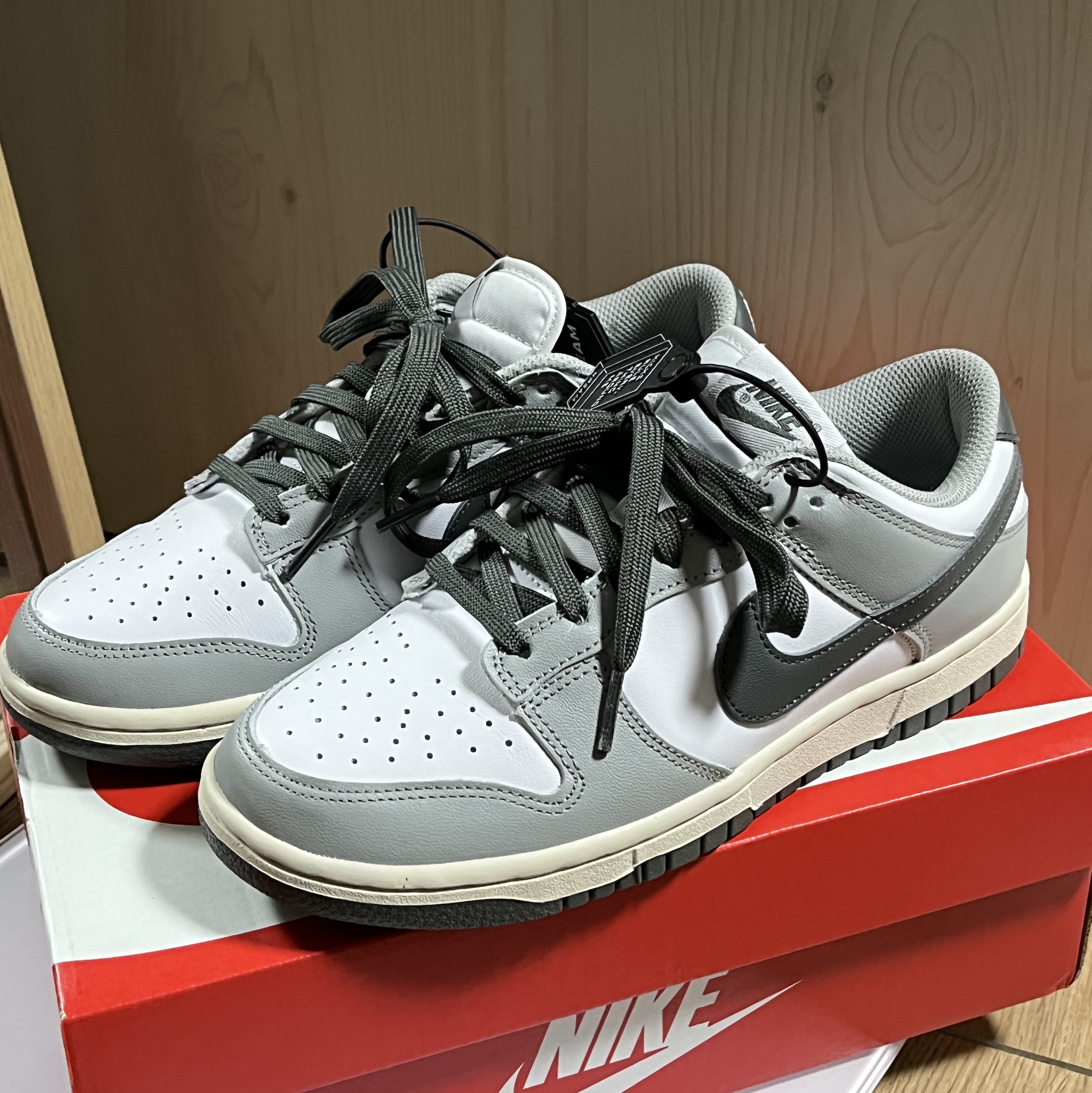 (W) Nike Dunk Low Light Smoke Grey 착용 스타일 - 2