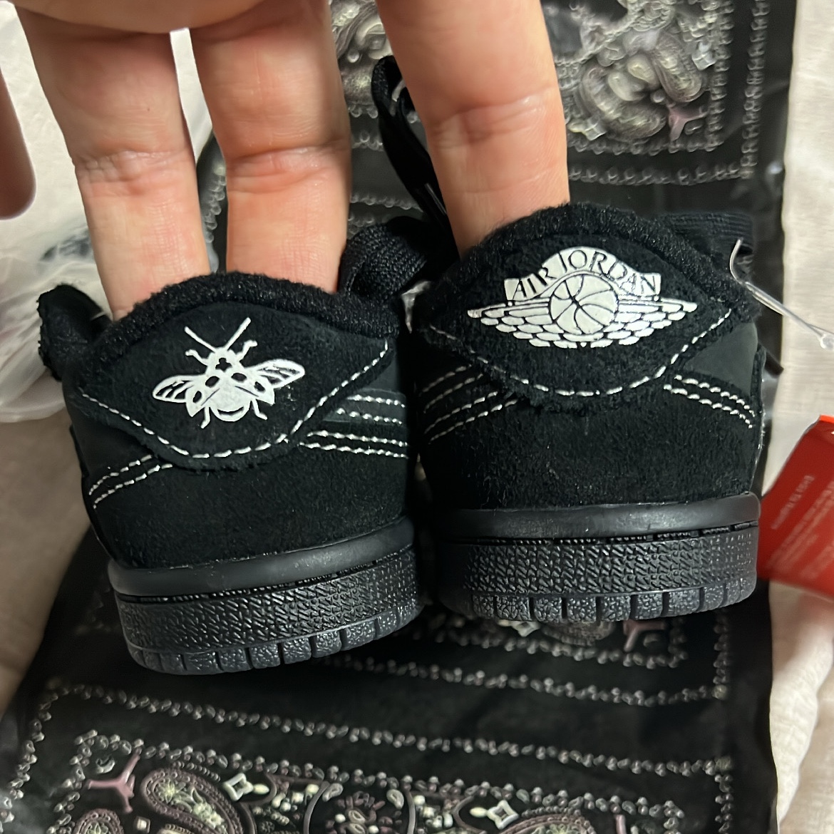 (TD) Jordan 1 x Travis Scott Retro Low OG SP Black Phantom 착용 스타일 - 2