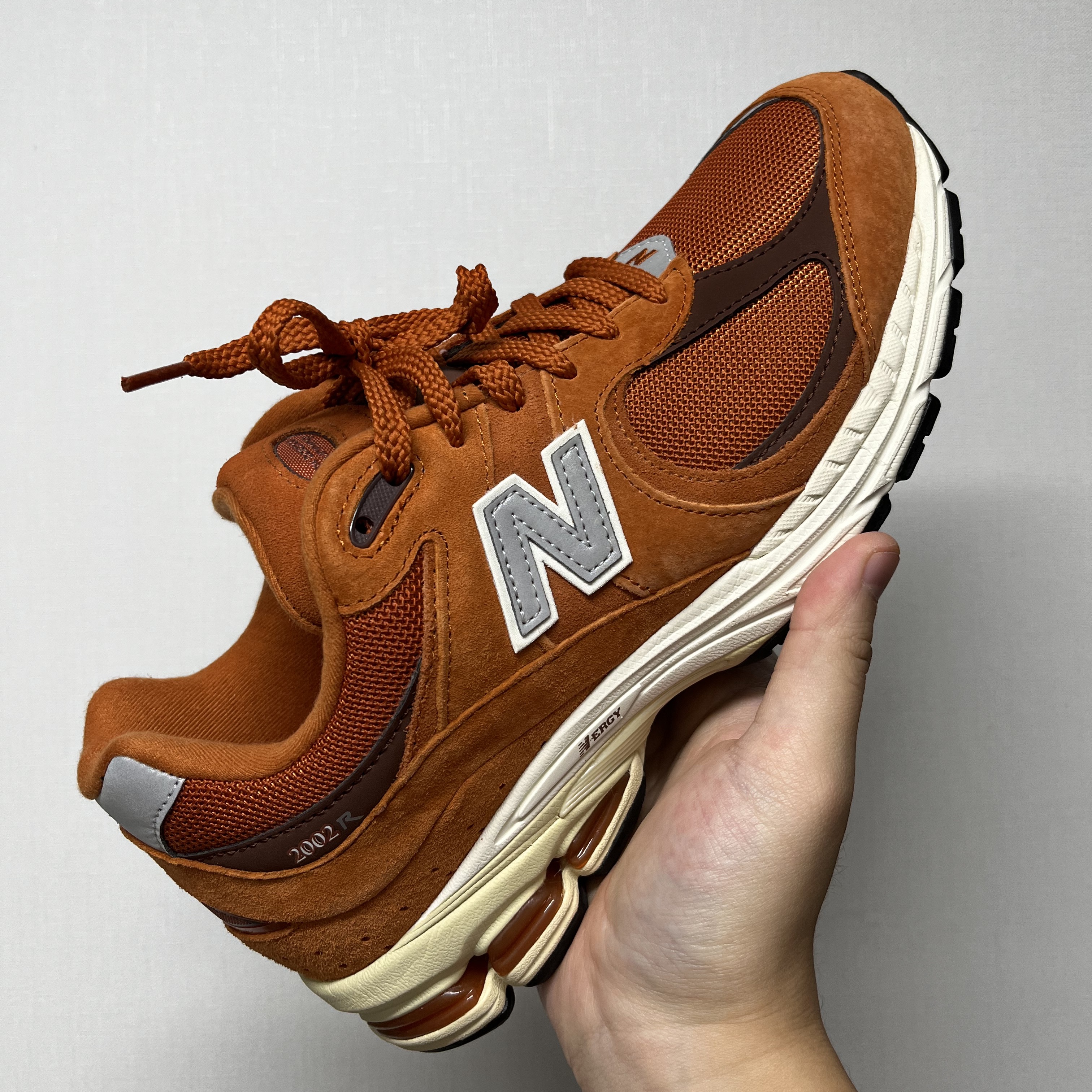 New Balance 2002R Rust Oxide 착용 스타일