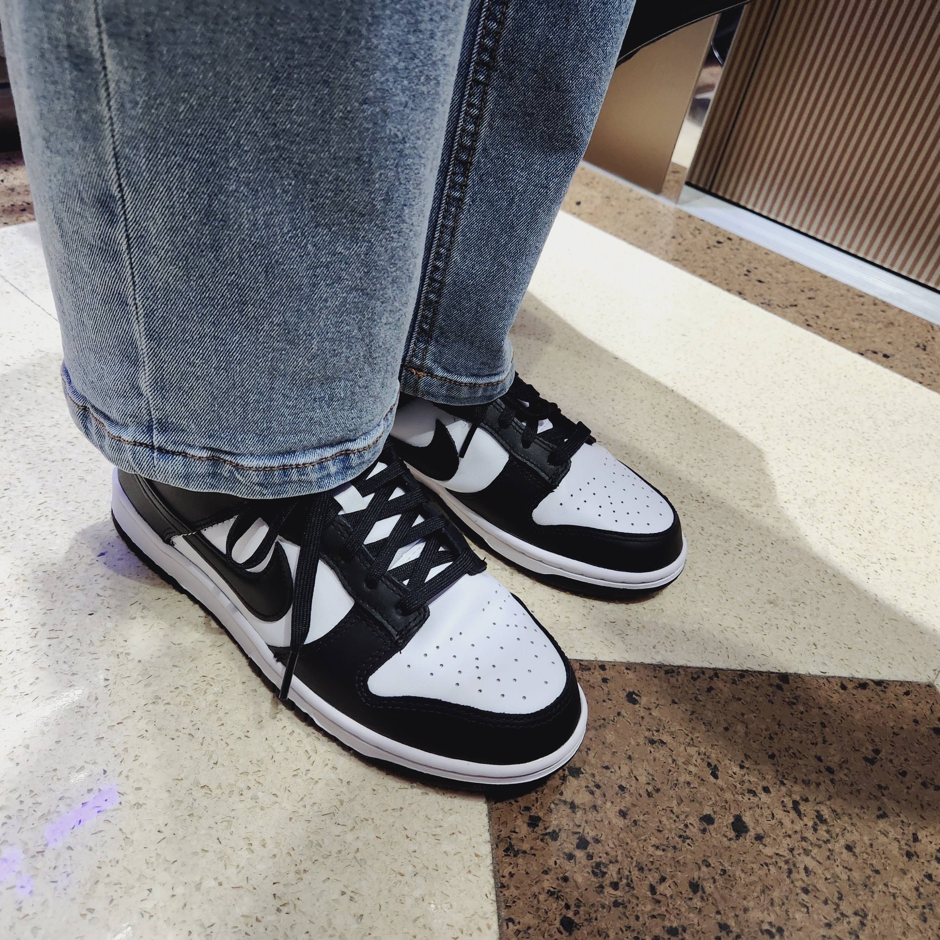Nike Dunk Low Retro Black 착용 스타일 - 2
