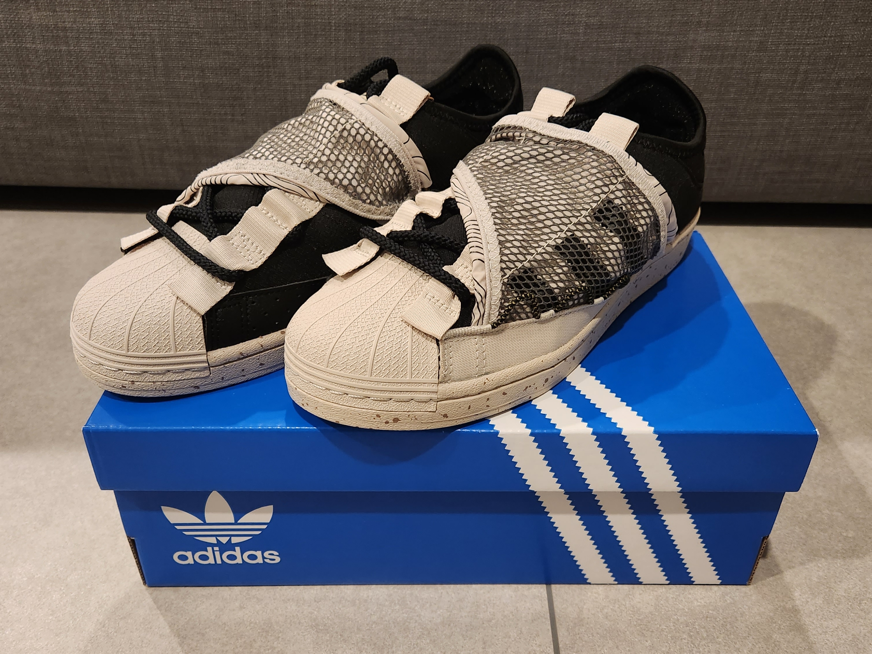 Adidas Superstar Bliss Core Black 착용 스타일
