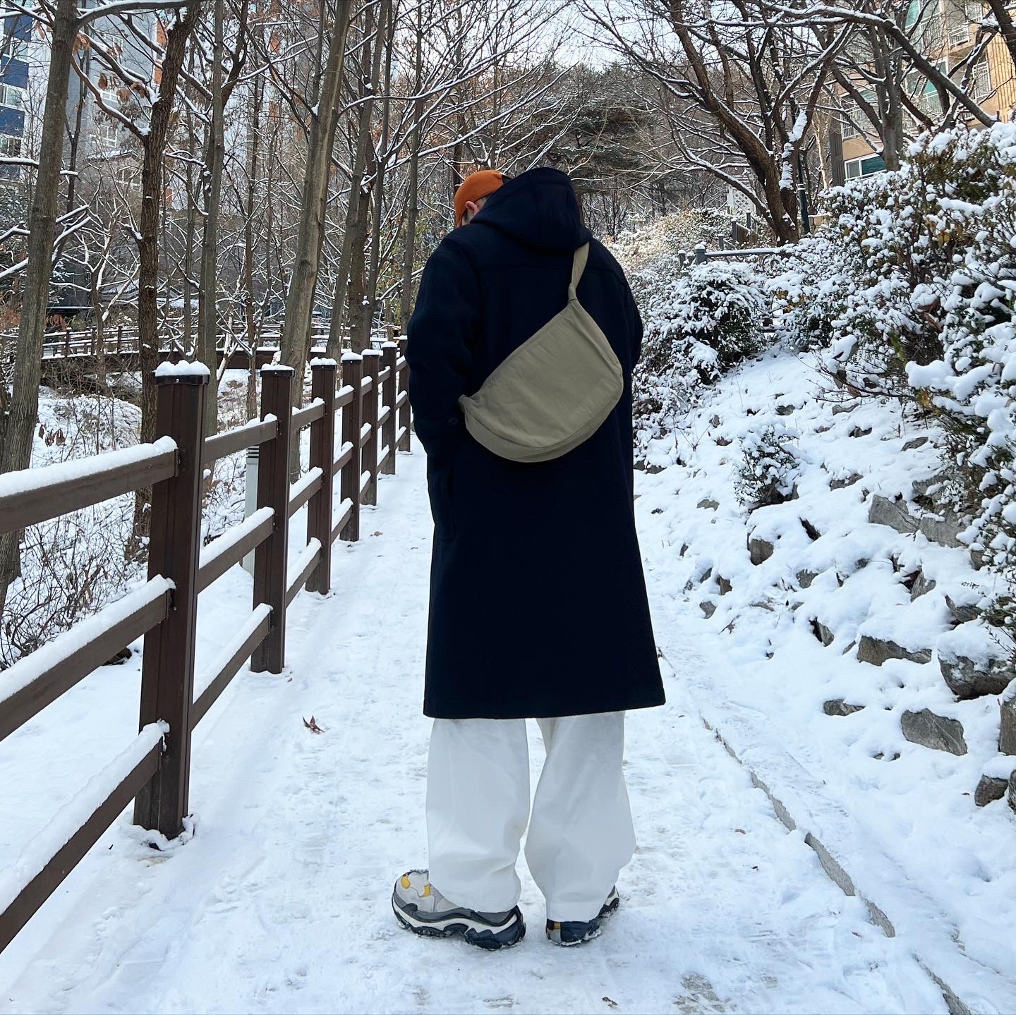 Balenciaga Triple S Bicolor White Light Grey Yellow 2018 착용 스타일 - 3