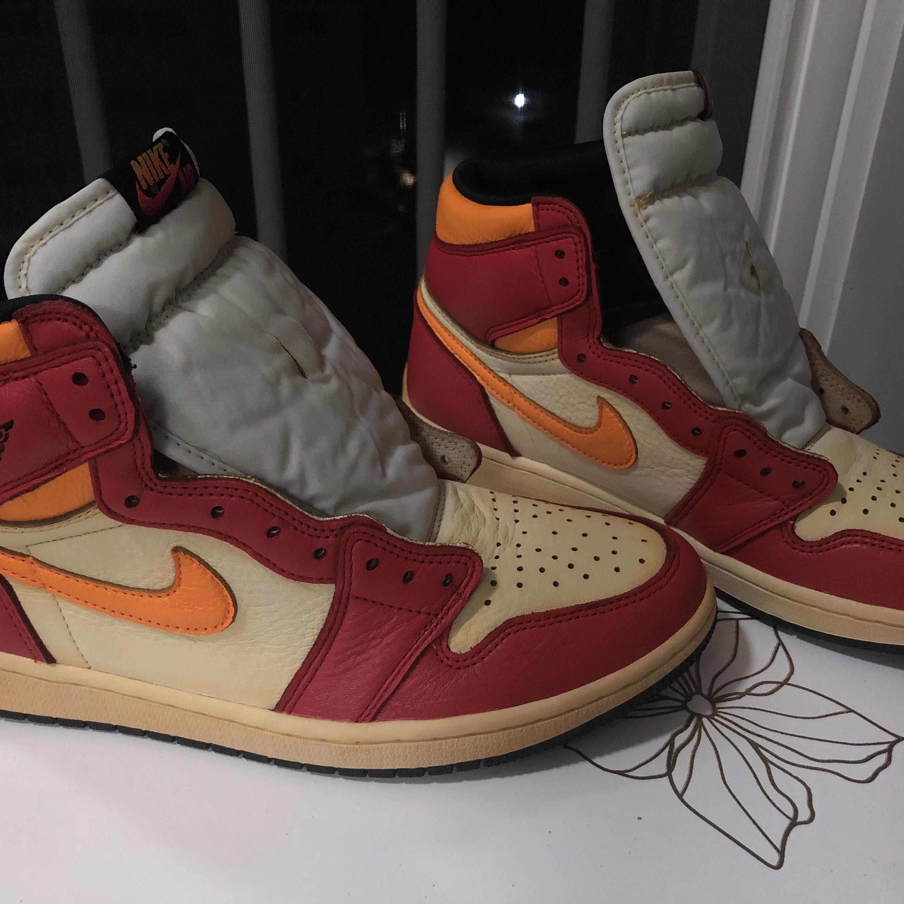 Jordan 1 Retro High OG Light Fusion Red 착용 스타일 - 2