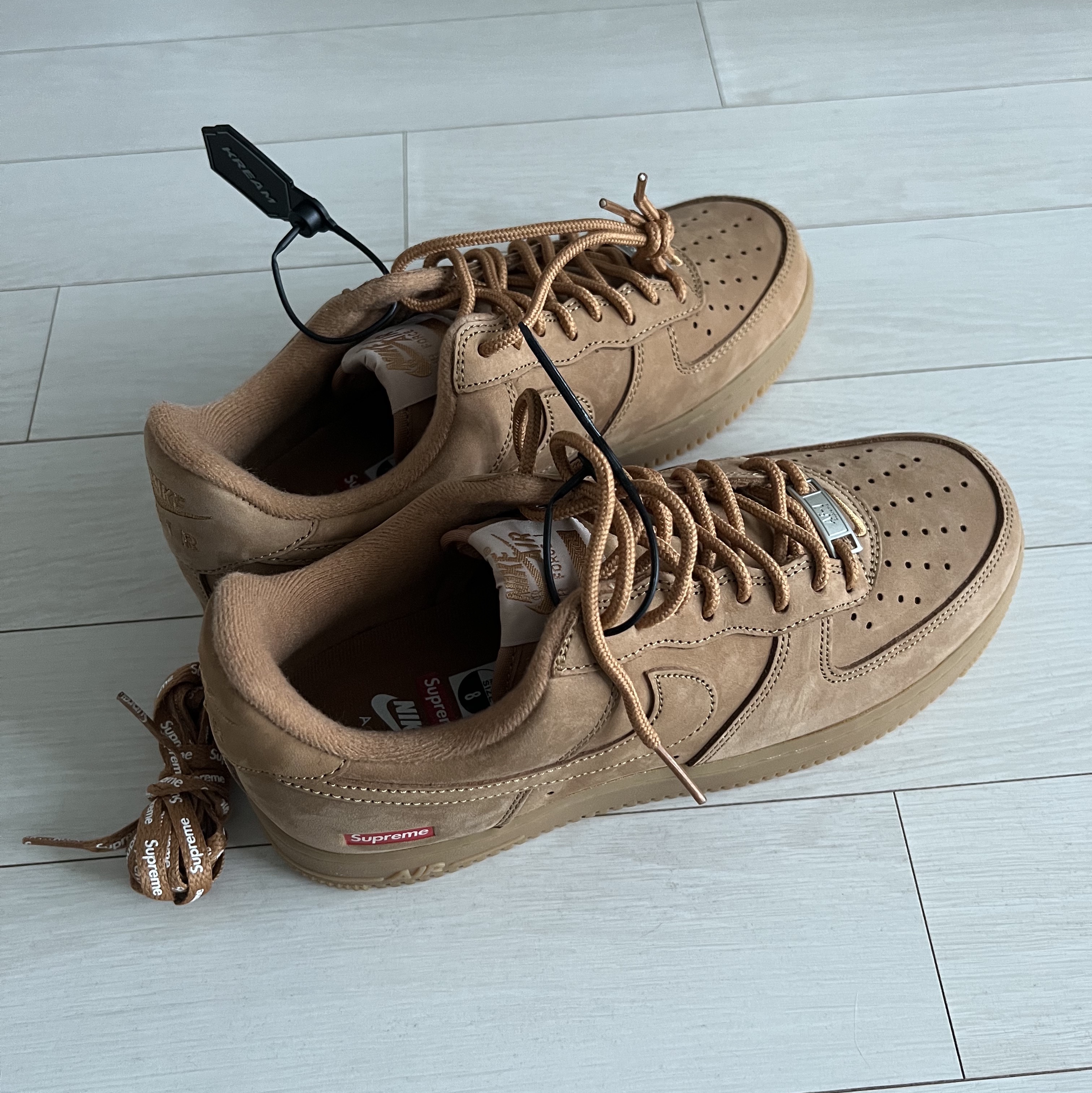 Nike x Supreme Air Force 1 Low Flax 착용 스타일 - 1