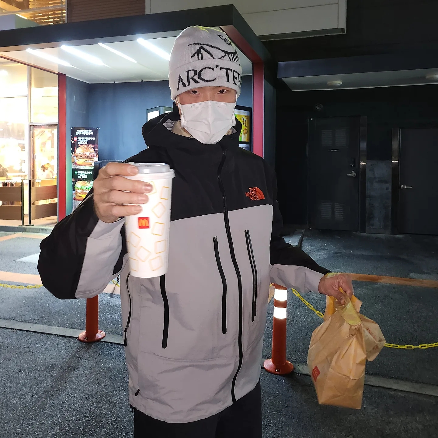 Supreme x The North Face Taped Seam Shell Jacket Grey - 22FW, Arc'teryx Bird Word Toque Orca 착용 스타일 - 4