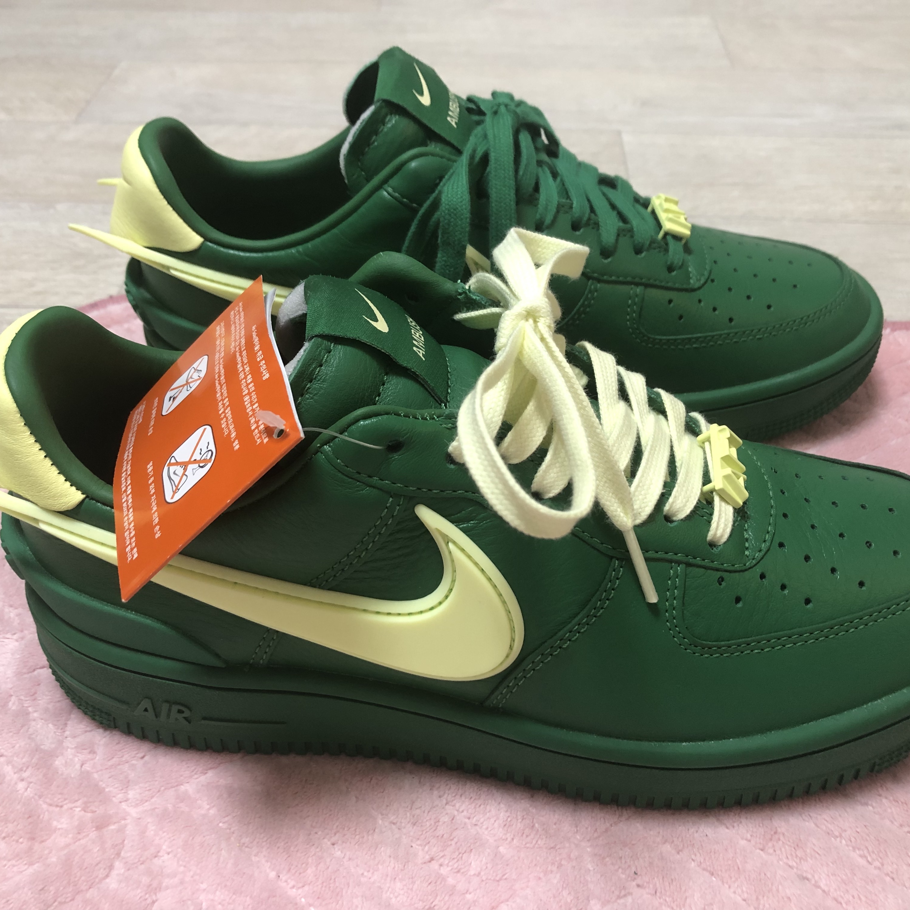 Nike x Ambush Air Force 1 Low SP Pine Green and Citron 착용 스타일 - 3