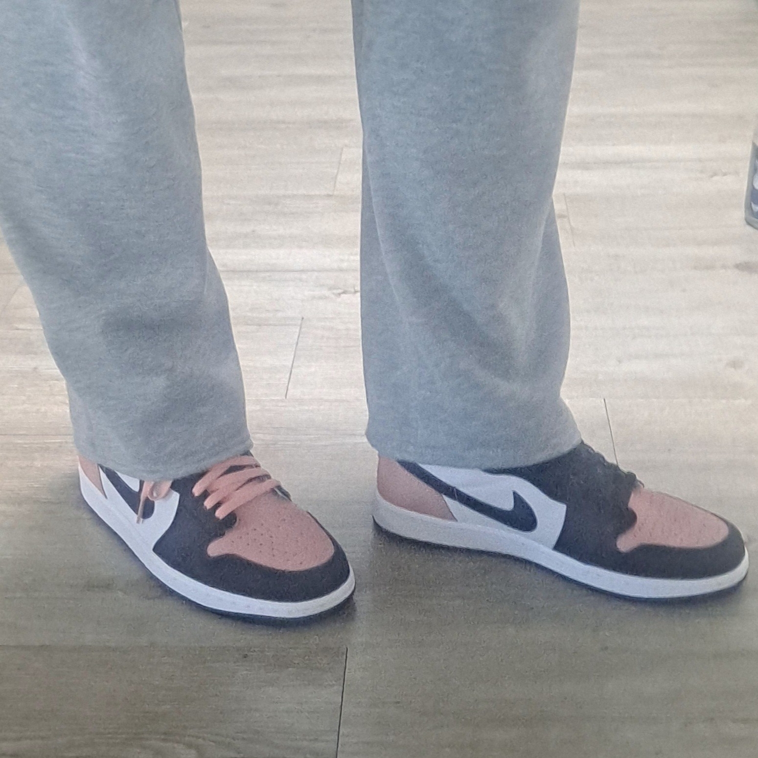 Jordan 1 Retro Low OG Bleached Coral 착용 스타일 - 3