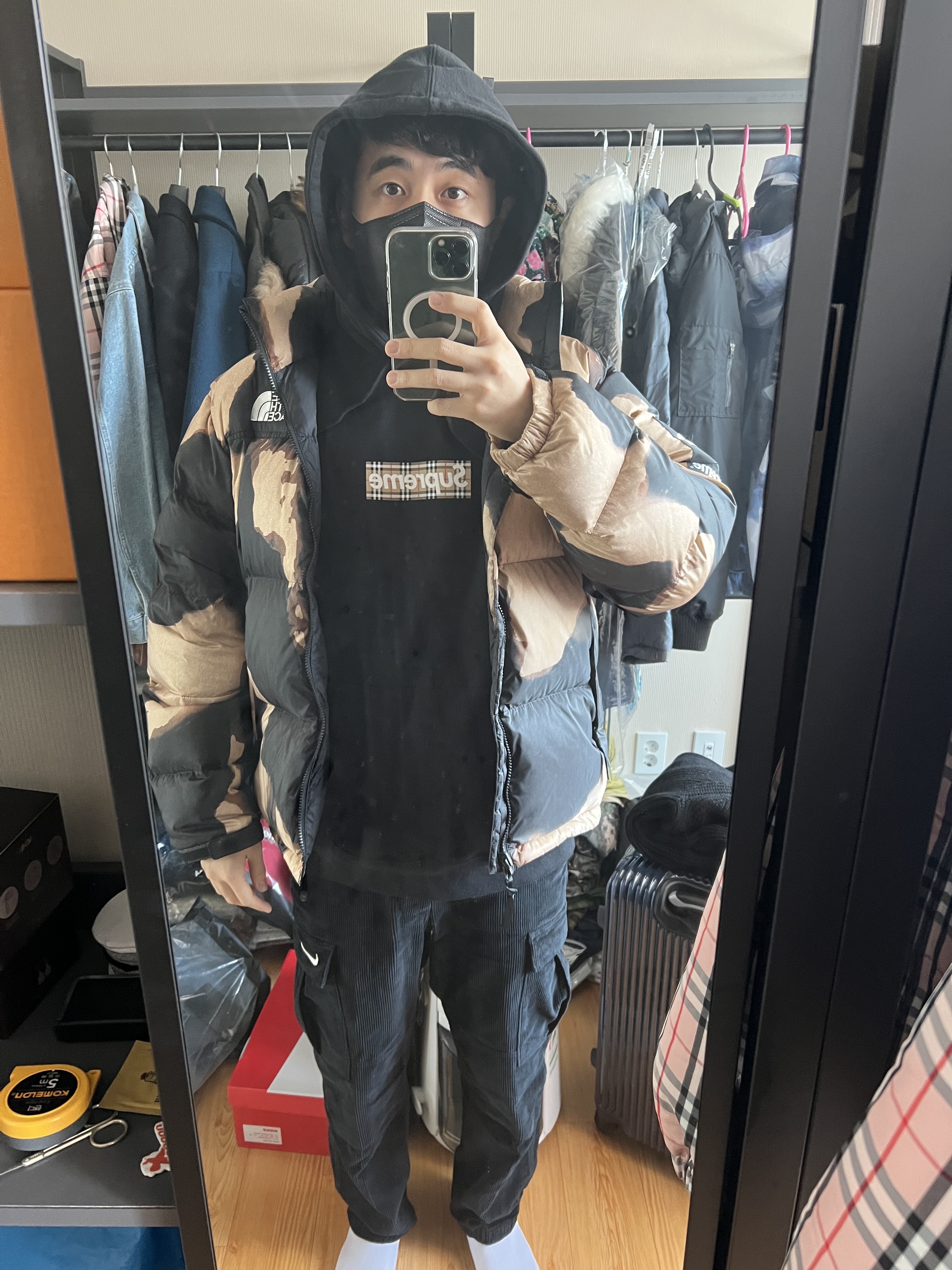 Supreme x The North Face Bleached Denim Print Nuptse Jacket Black - 21FW, Supreme x Burberry Box Logo Hooded Sweatshirt Black - 22SS 착용 스타일