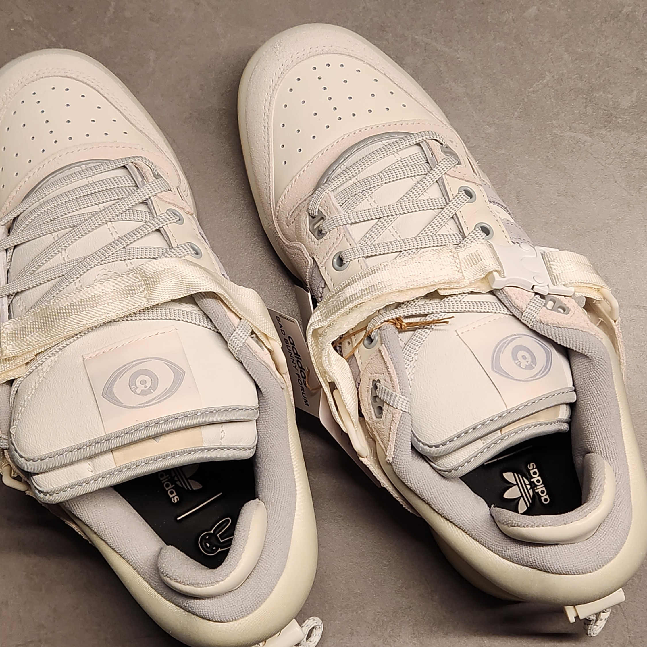 Adidas x Bad Bunny Forum Low Cloud White Clear Onix 착용 스타일 - 2