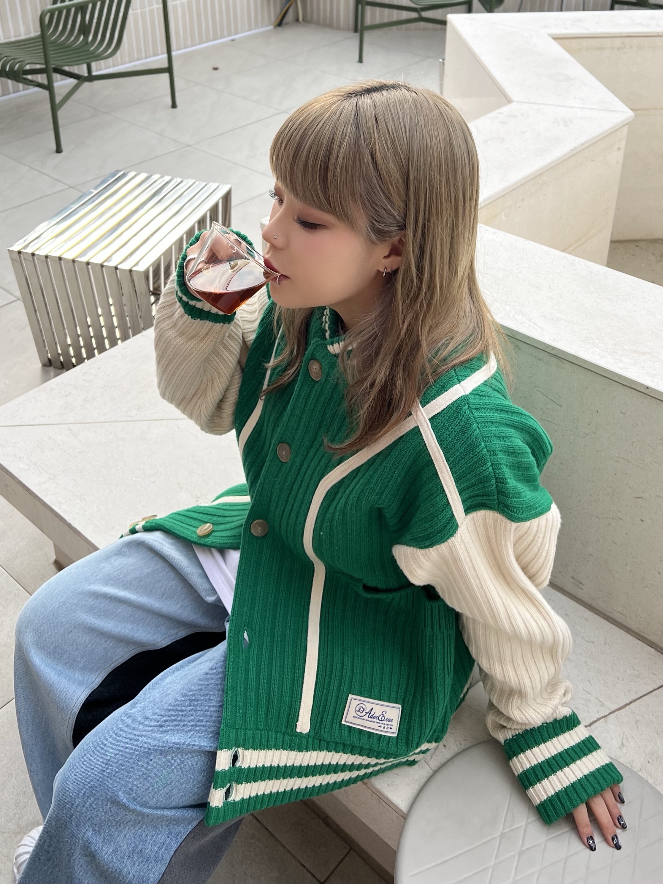Ader Error Tomb Cardigan Green, Maison Mihara Yasuhiro Blakey OG Sole Broken Suede Low-top Sneakers Black 착용 스타일 - 3