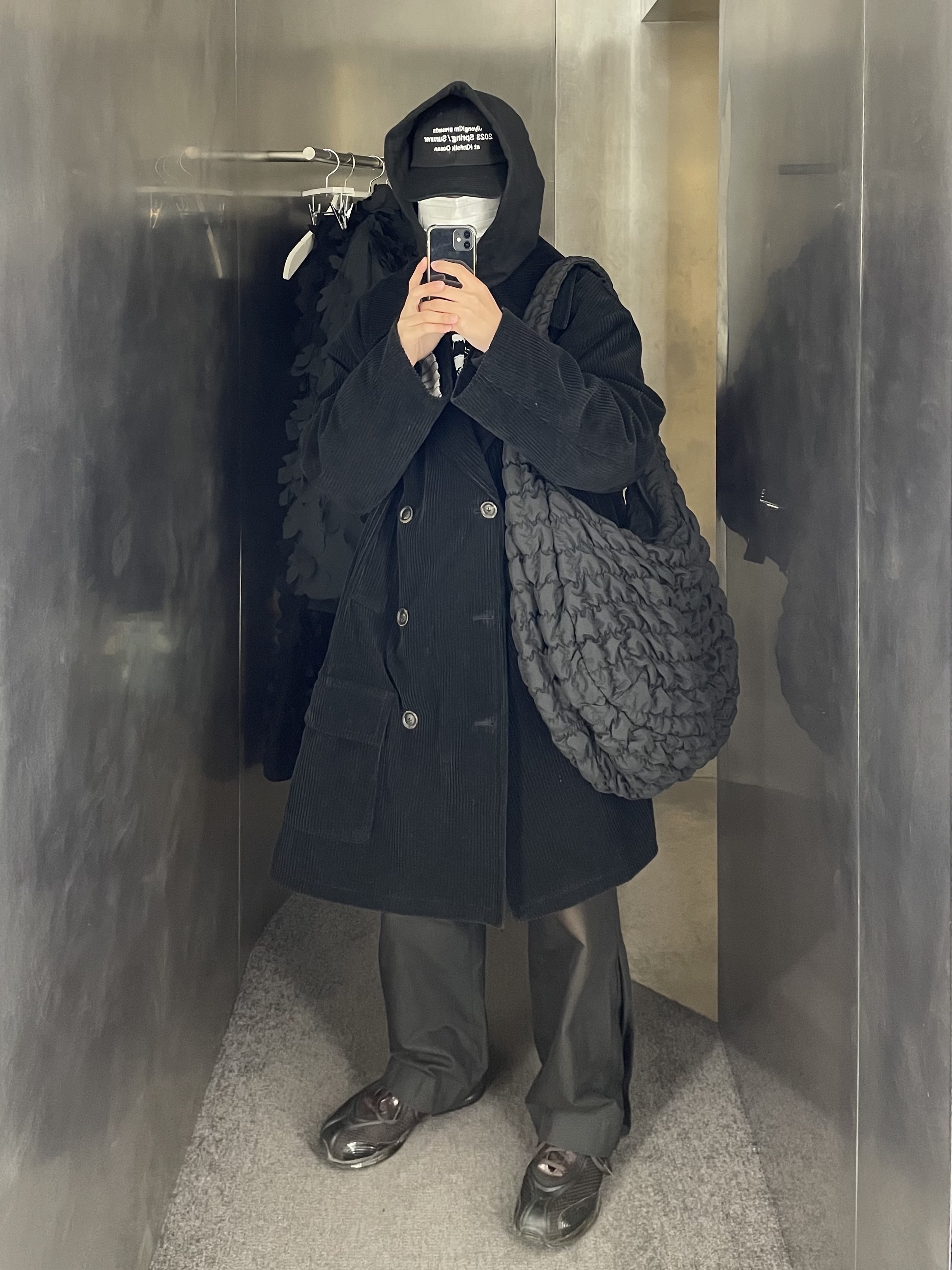 COS Quilted Oversized Shoulder Bag Black, Asics x Kiko Kostadinov Gel-Sokat 2 Coffee 착용 스타일