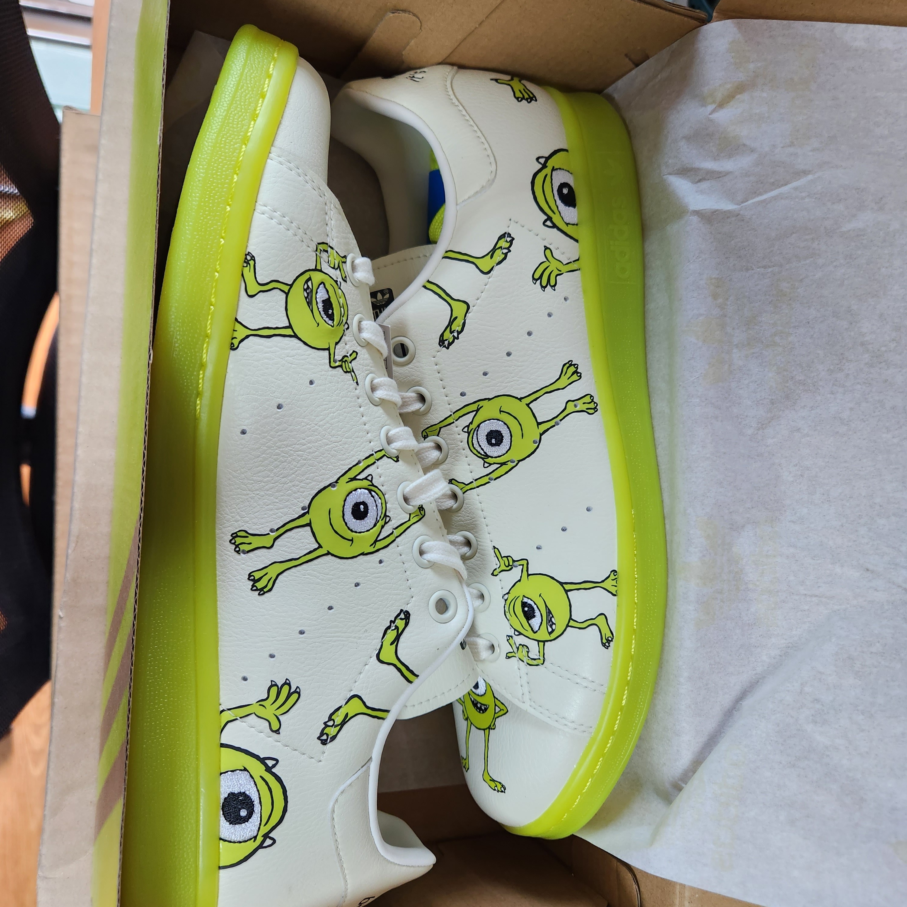 Adidas x Disney Monters, Inc. Stan Smith Mike Wazowki 착용 스타일 - 1