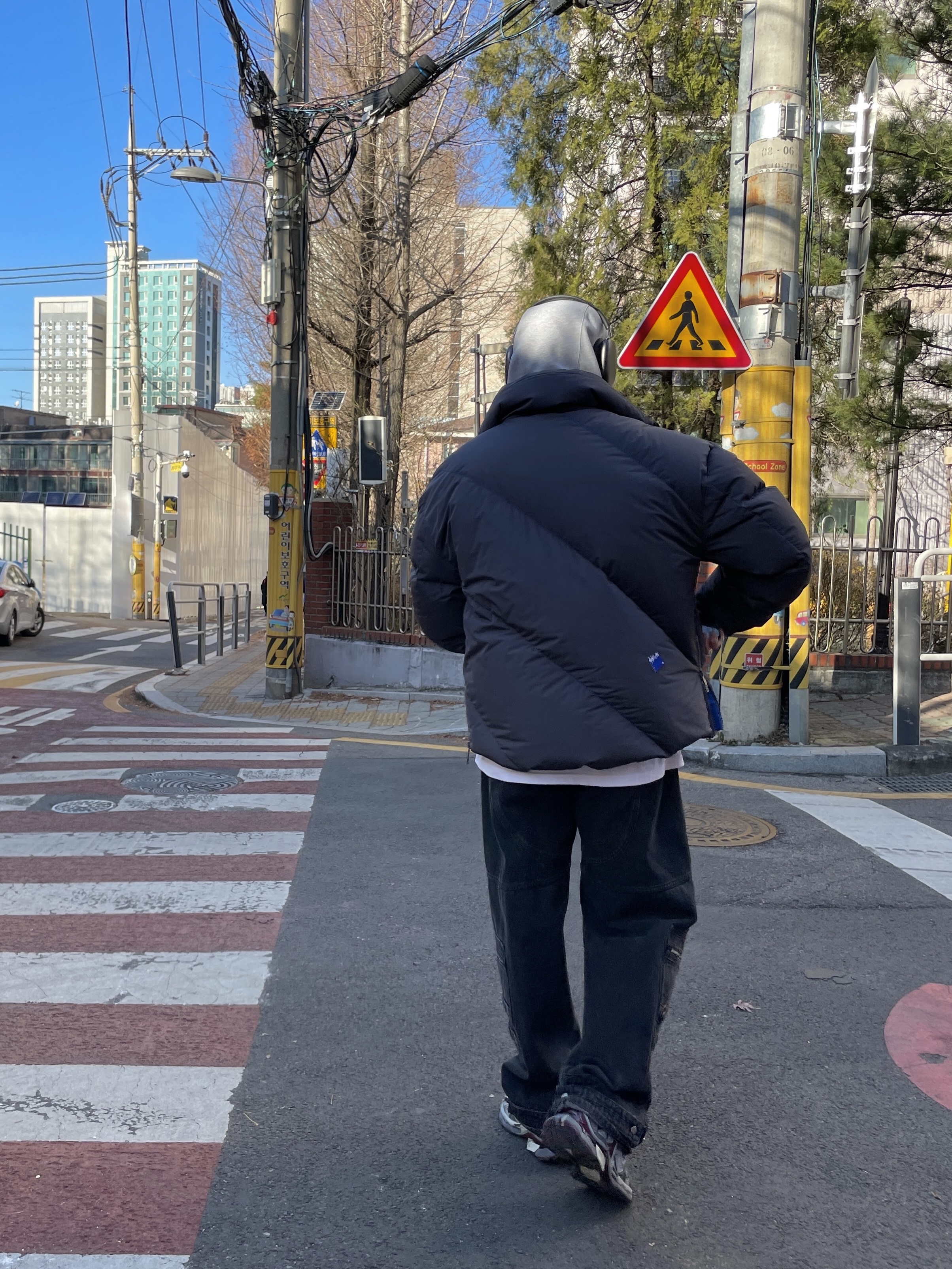Apple AirPods Max Lightning Space Gray (Korean Ver.), Zara x Ader Error Oversize Puffer Jacket Grey 착용 스타일 - 4