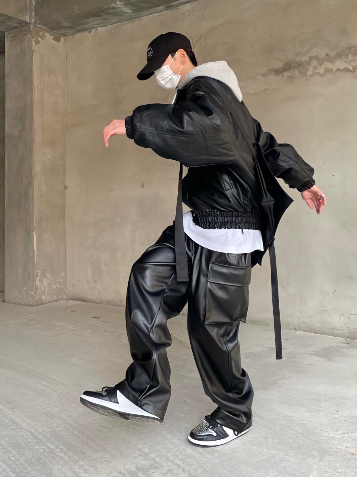 (W) Jordan 1 Retro High OG Silver Toe 착용 스타일 - 3