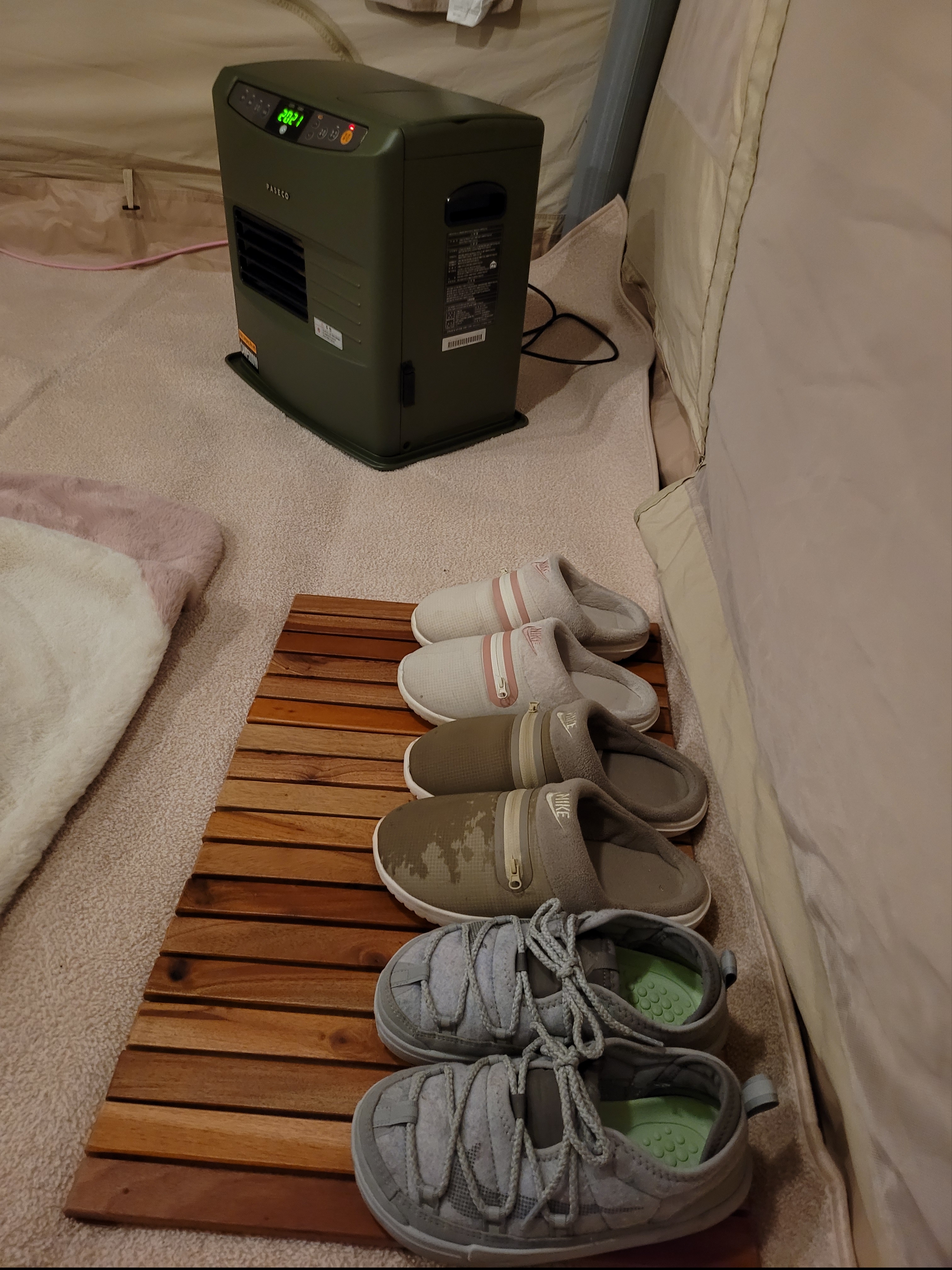 Nike Offline Pack Light Smoke Grey 착용 스타일