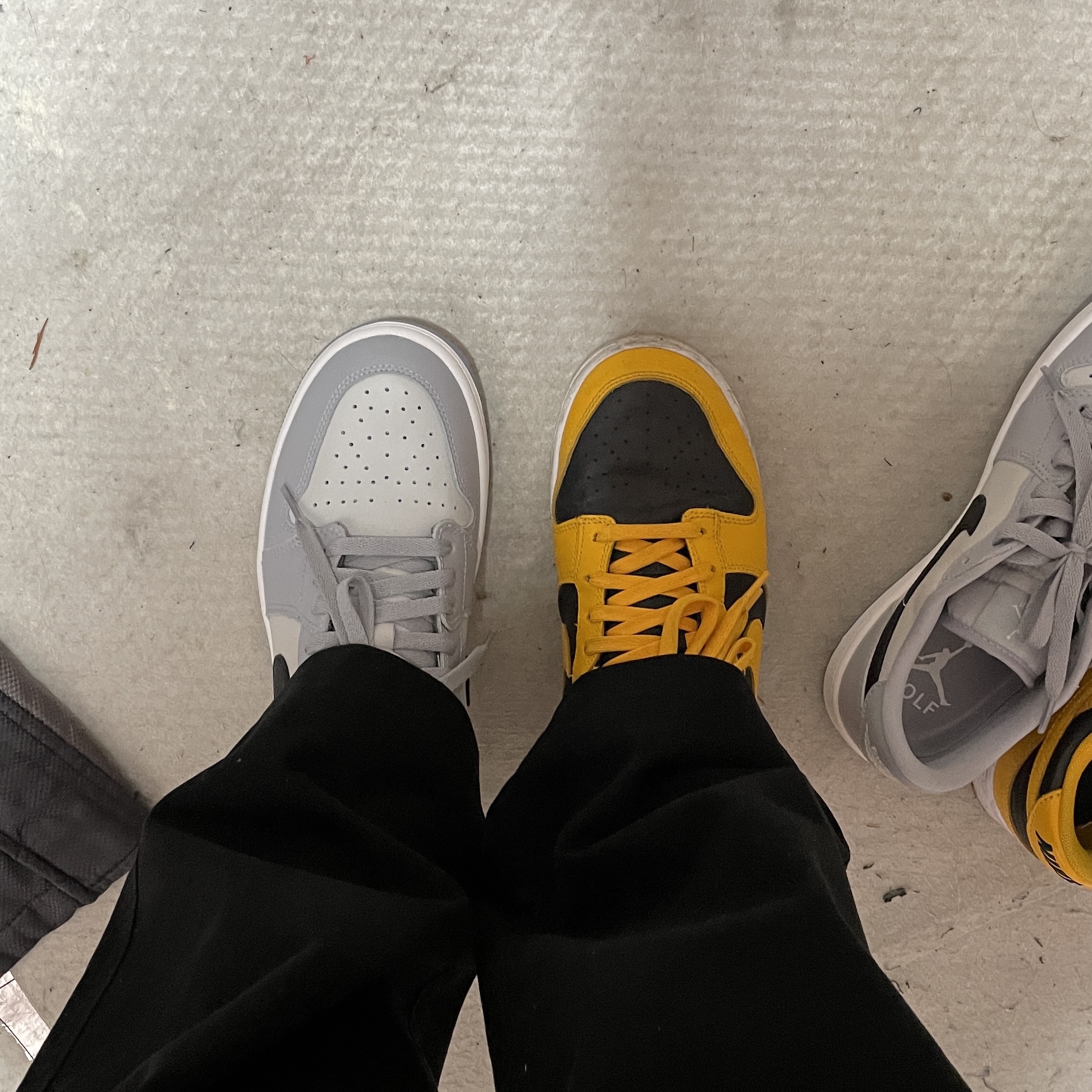 Jordan 1 Low Golf Wolf Grey, Nike Dunk Low Retro Championship Goldenrod 착용 스타일