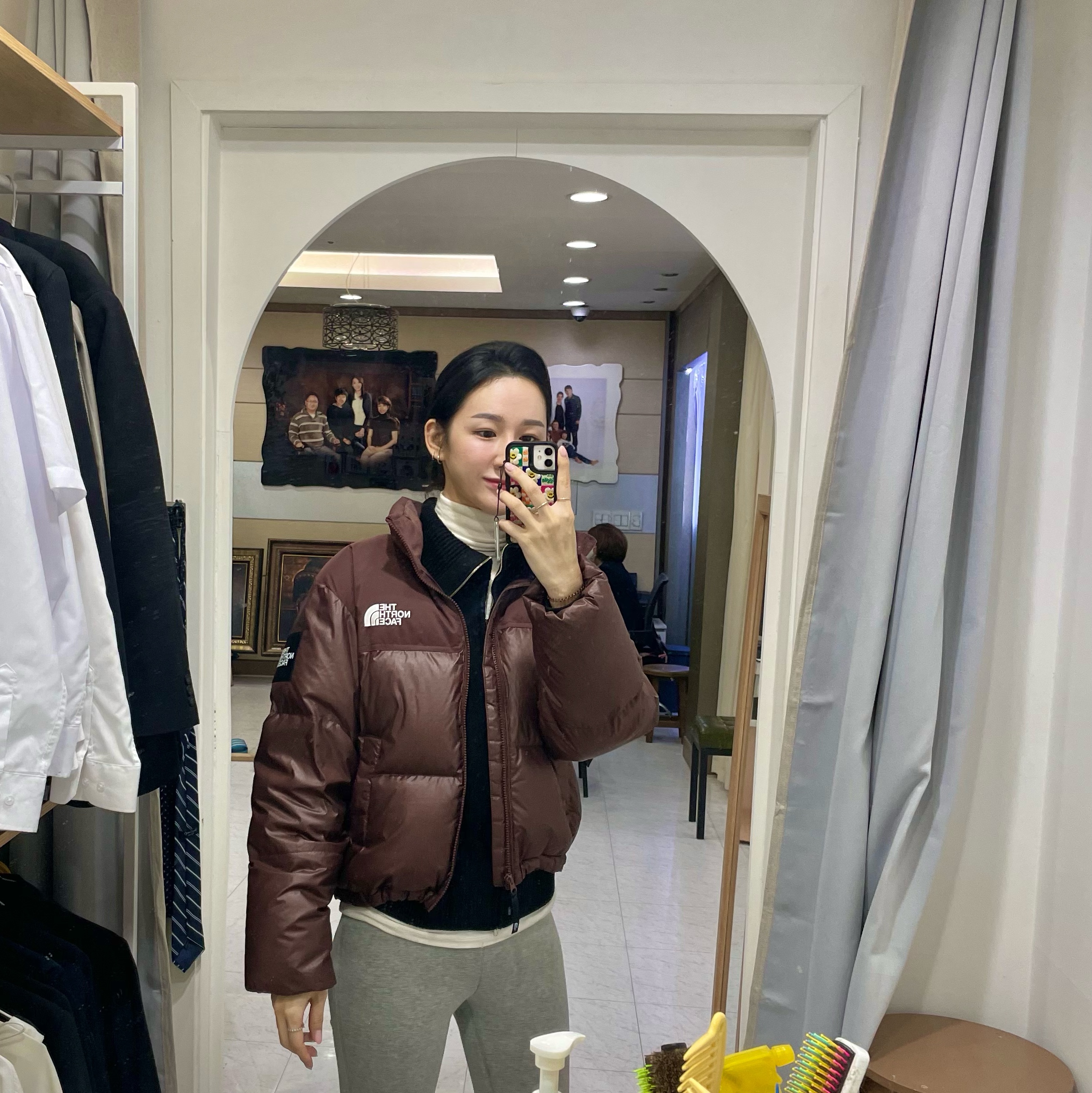 (W) The North Face White Label Novelty Nuptse Down Jacket Cocoa Brown 착용 스타일