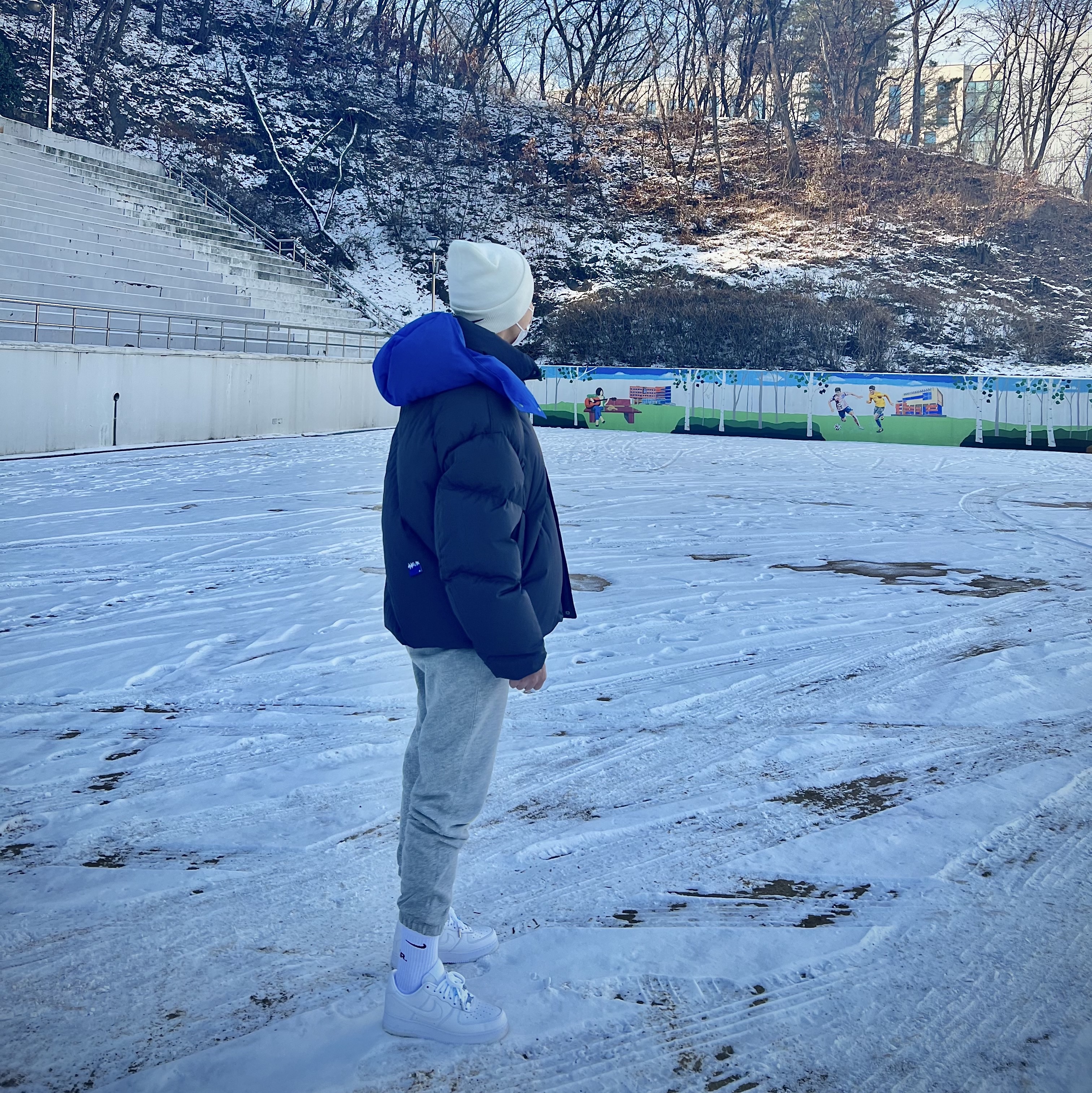 Nike x Stussy Cuff Beanie White, Zara x Ader Error Oversize Puffer Jacket Grey 착용 스타일