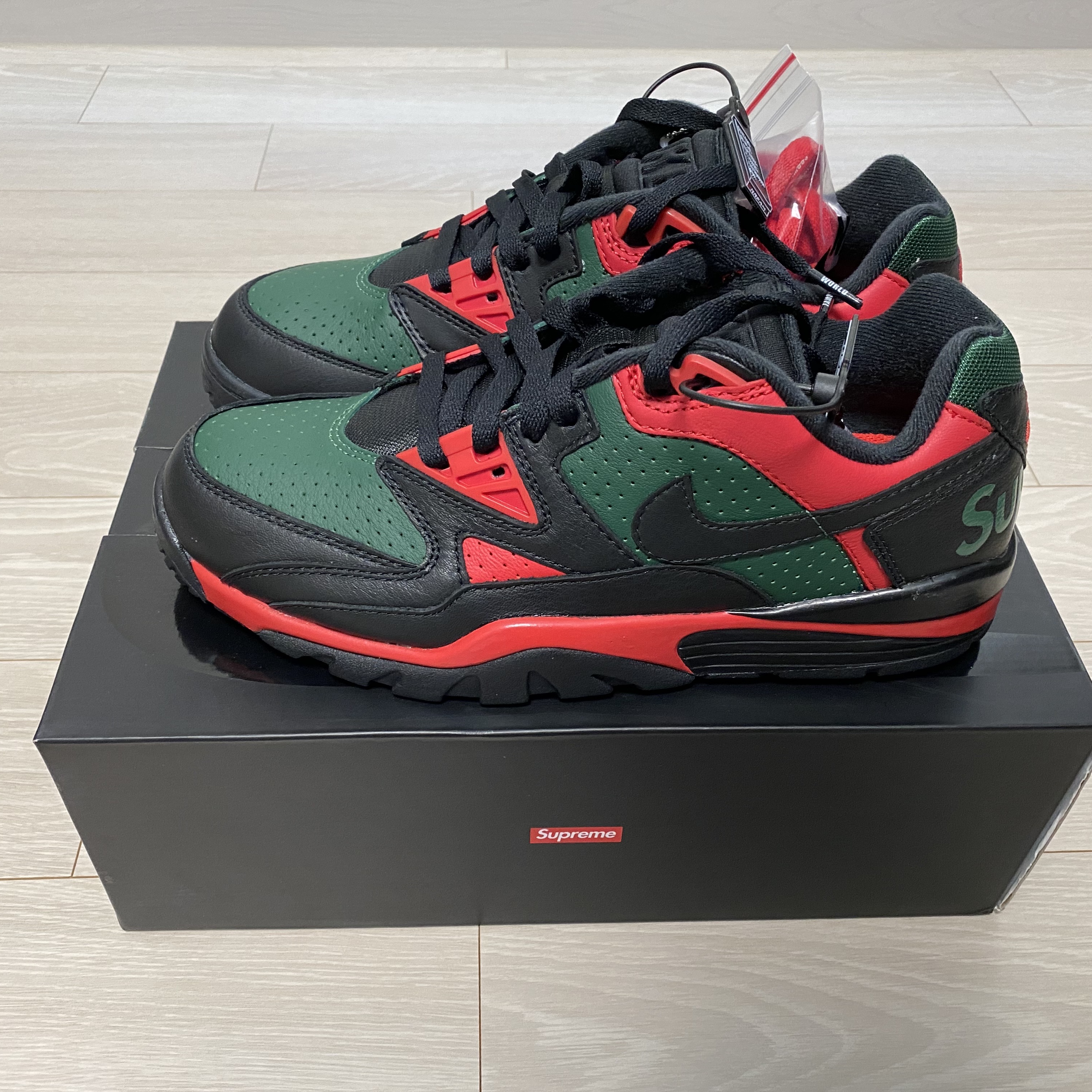 Nike x Supreme Air Cross Trainer 3 Low Black 착용 스타일
