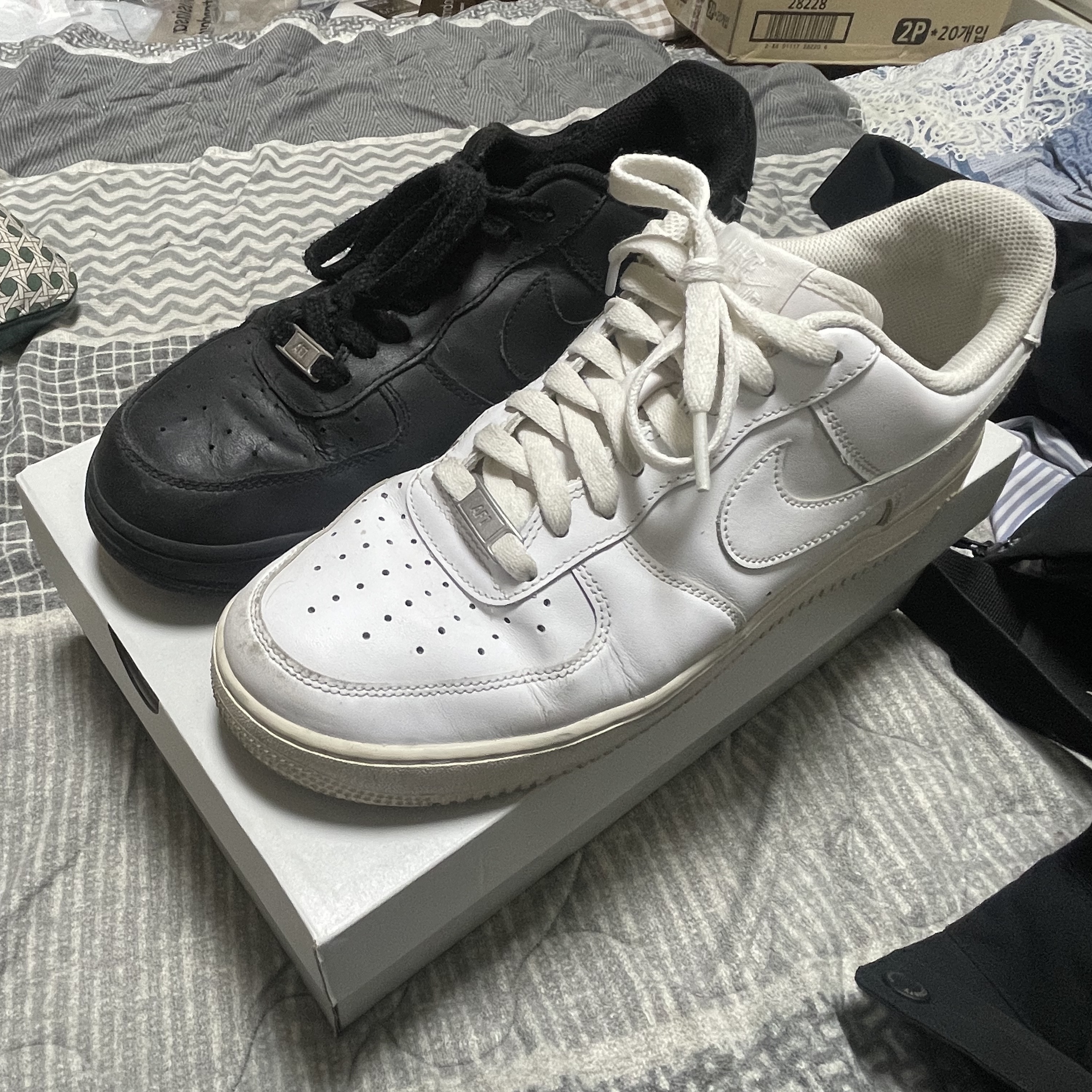 Nike Air Force 1 '07 Low White, Nike Air Force 1 '07 Low Triple Black 착용 스타일
