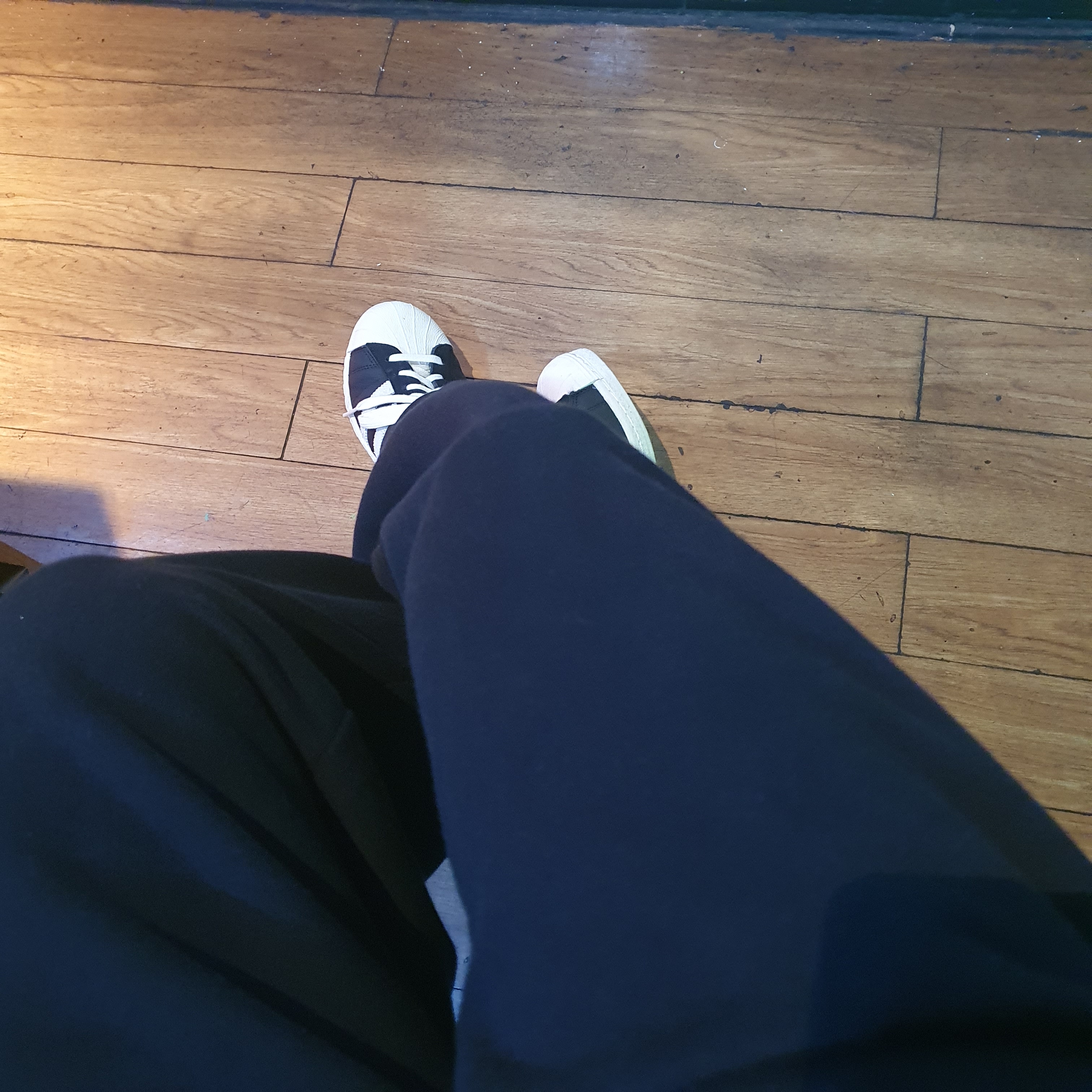 Adidas Superstar 82 Black White 착용 스타일
