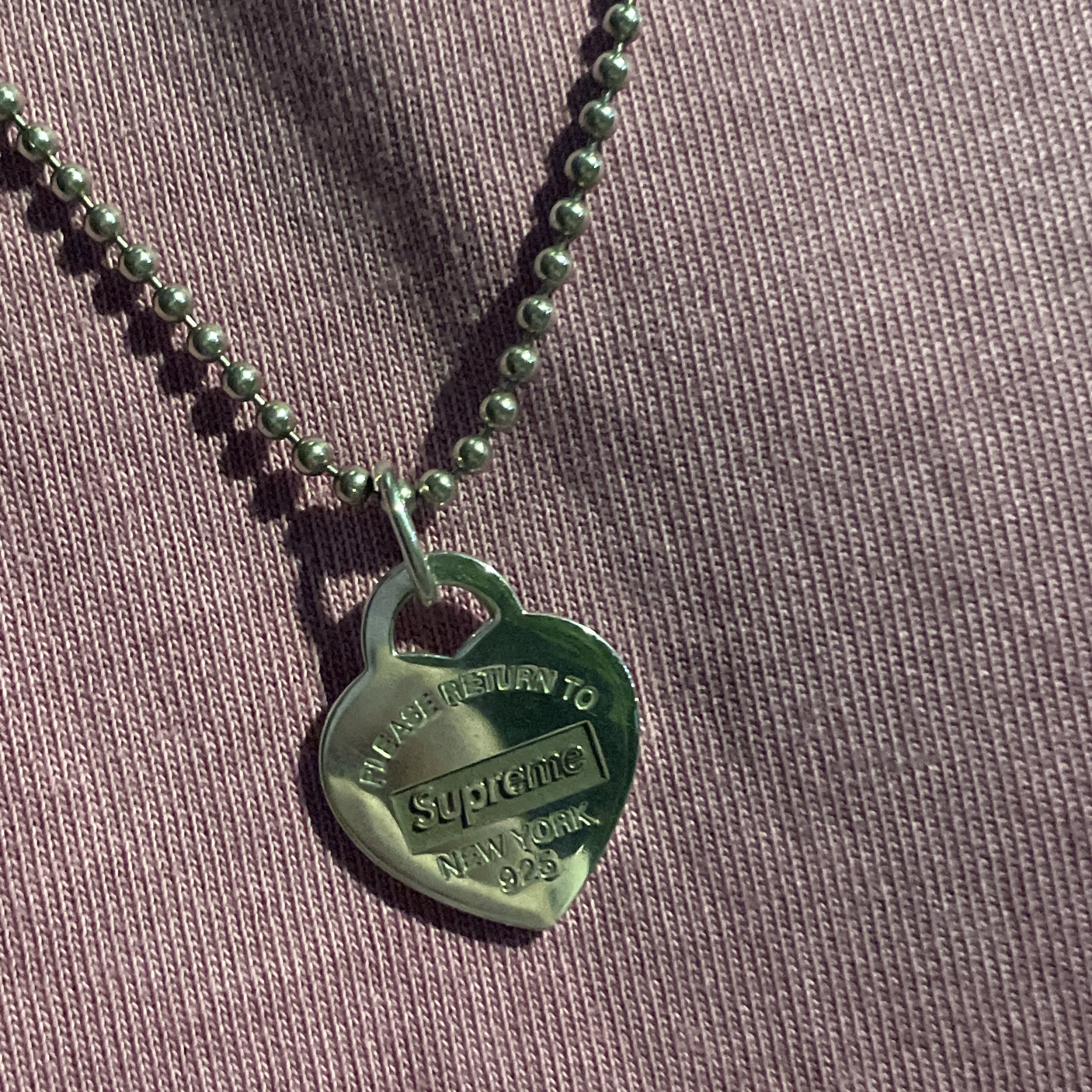 Supreme x Tiffany & Co. Return to Tiffany Heart Tag Pendant - 21FW 착용 스타일