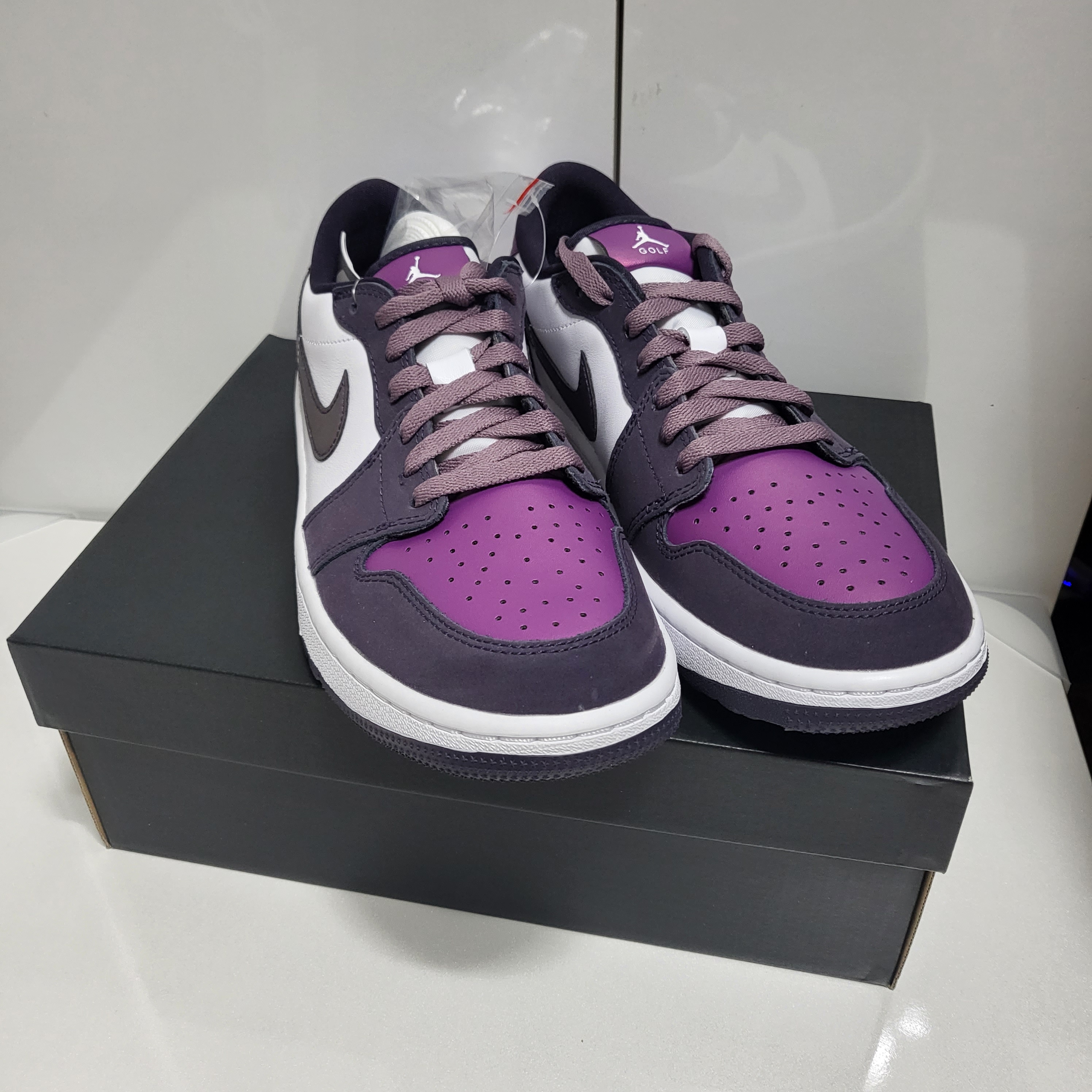 Jordan 1 Low Golf Cave Purple and Viotech 착용 스타일