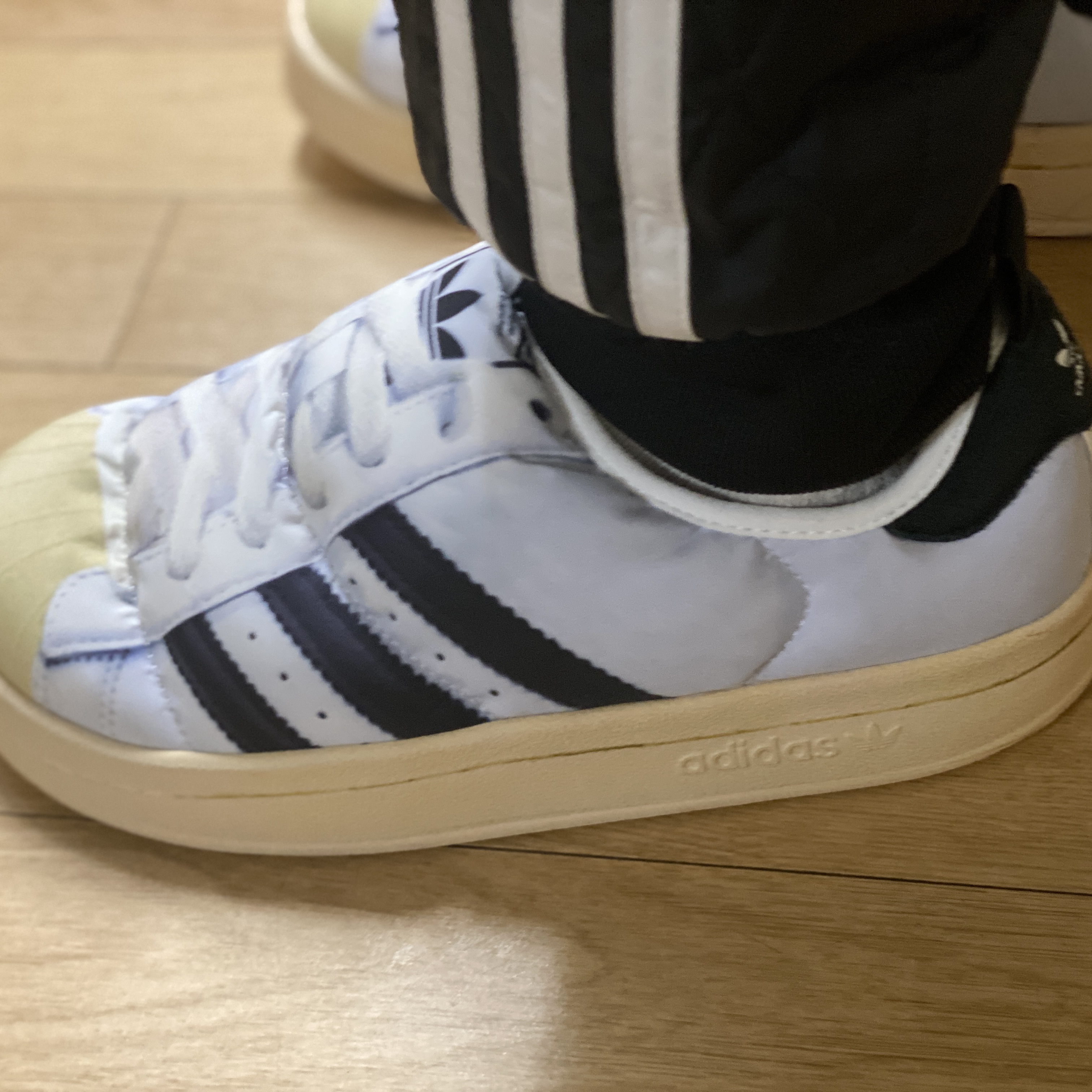 Adidas Puffylette Superstar Cloud White 착용 스타일 - 4