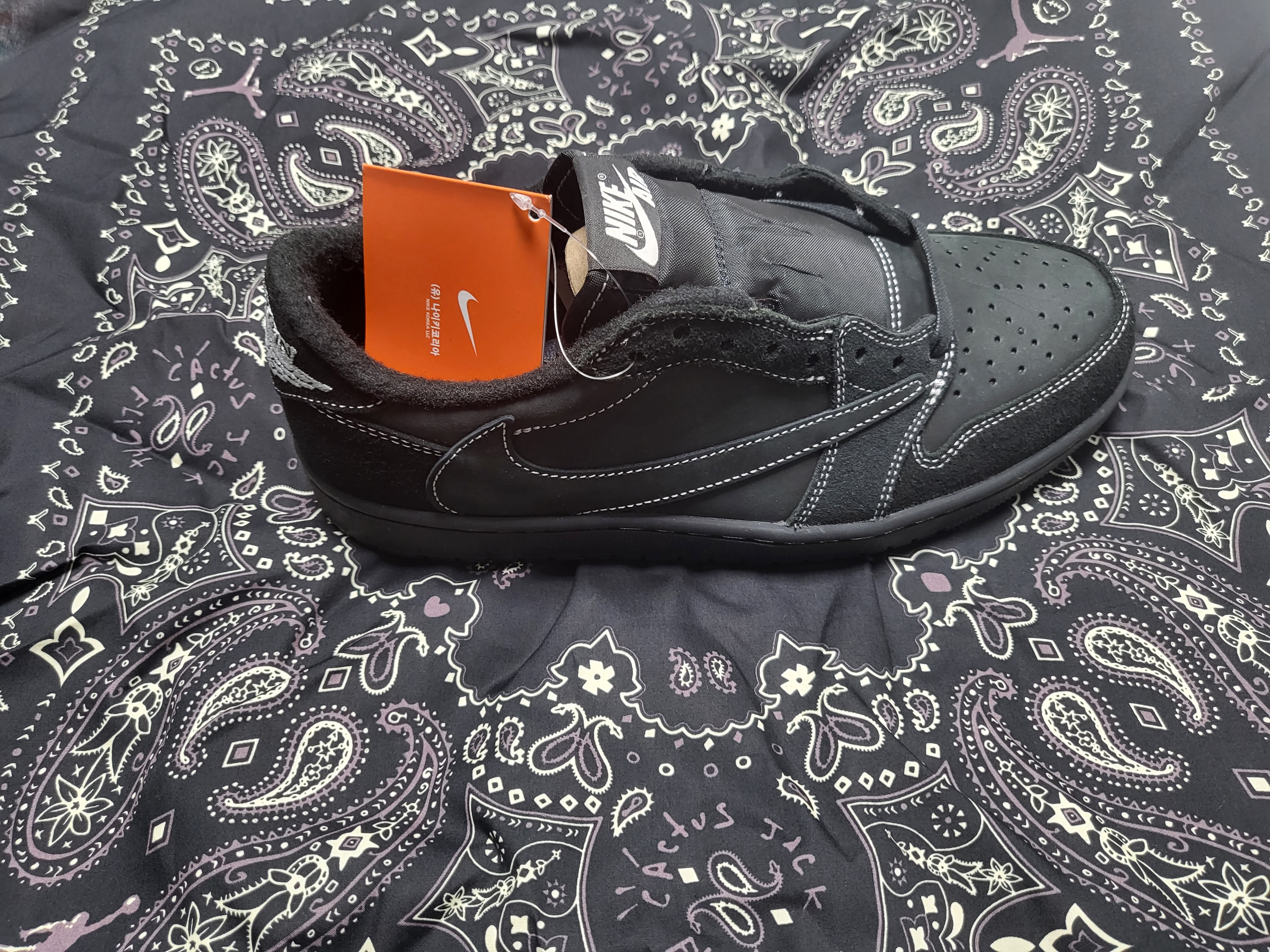 Jordan 1 x Travis Scott Retro Low OG SP Black Phantom 착용 스타일
