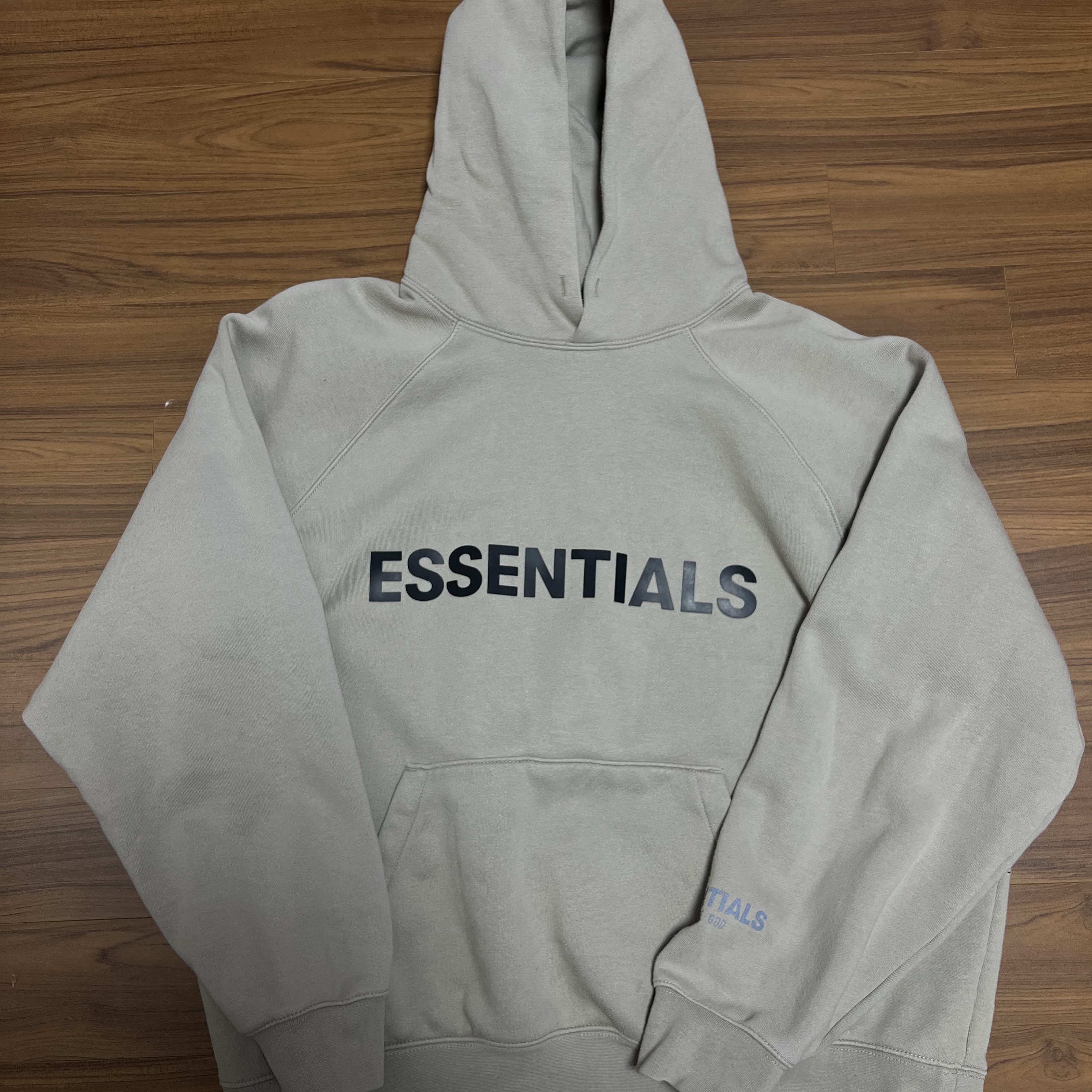 Essentials 3D Silicon Applique Pullover Hoodie Olive/Khaki - 20FW 착용 스타일