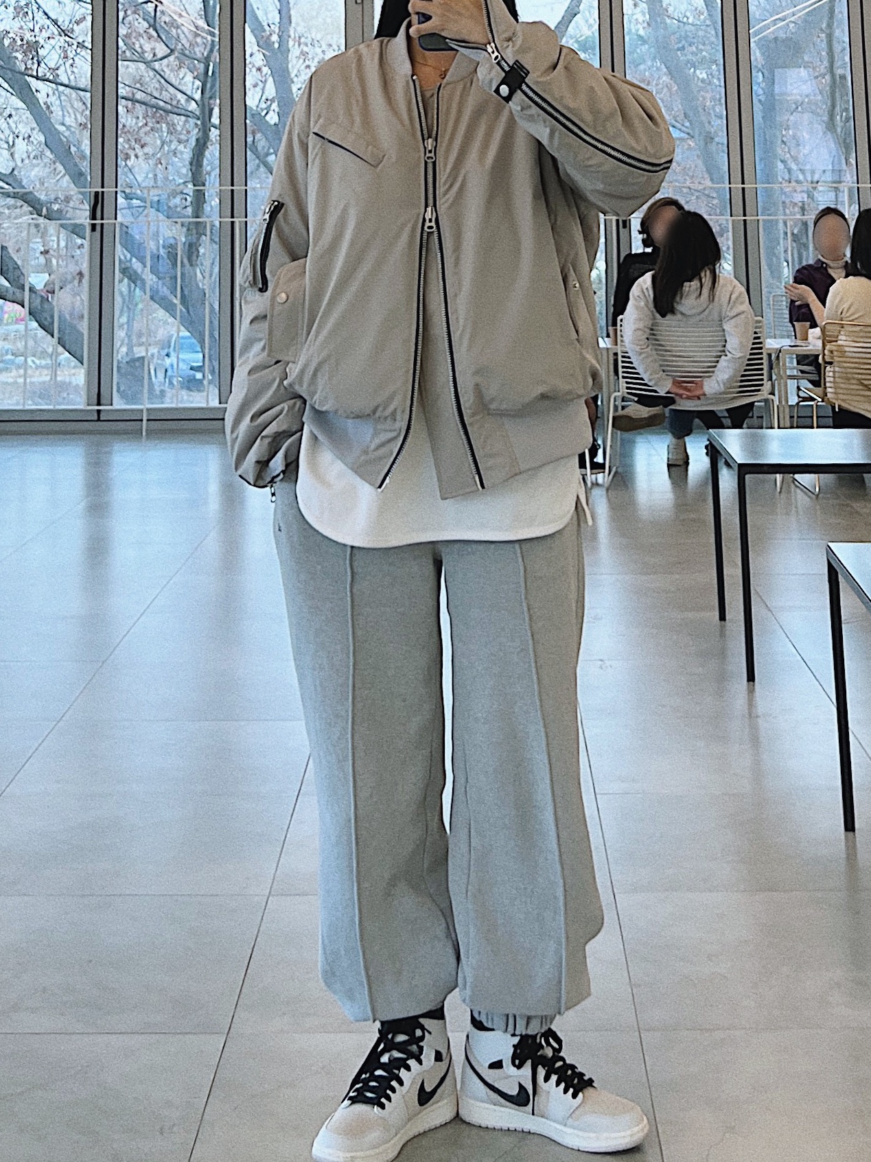 (W) Jordan 1 Zoom Air CMFT Summit Sail, Yeezy Gap Engineered By Balenciaga Flame Cap Black 착용 스타일 - 5