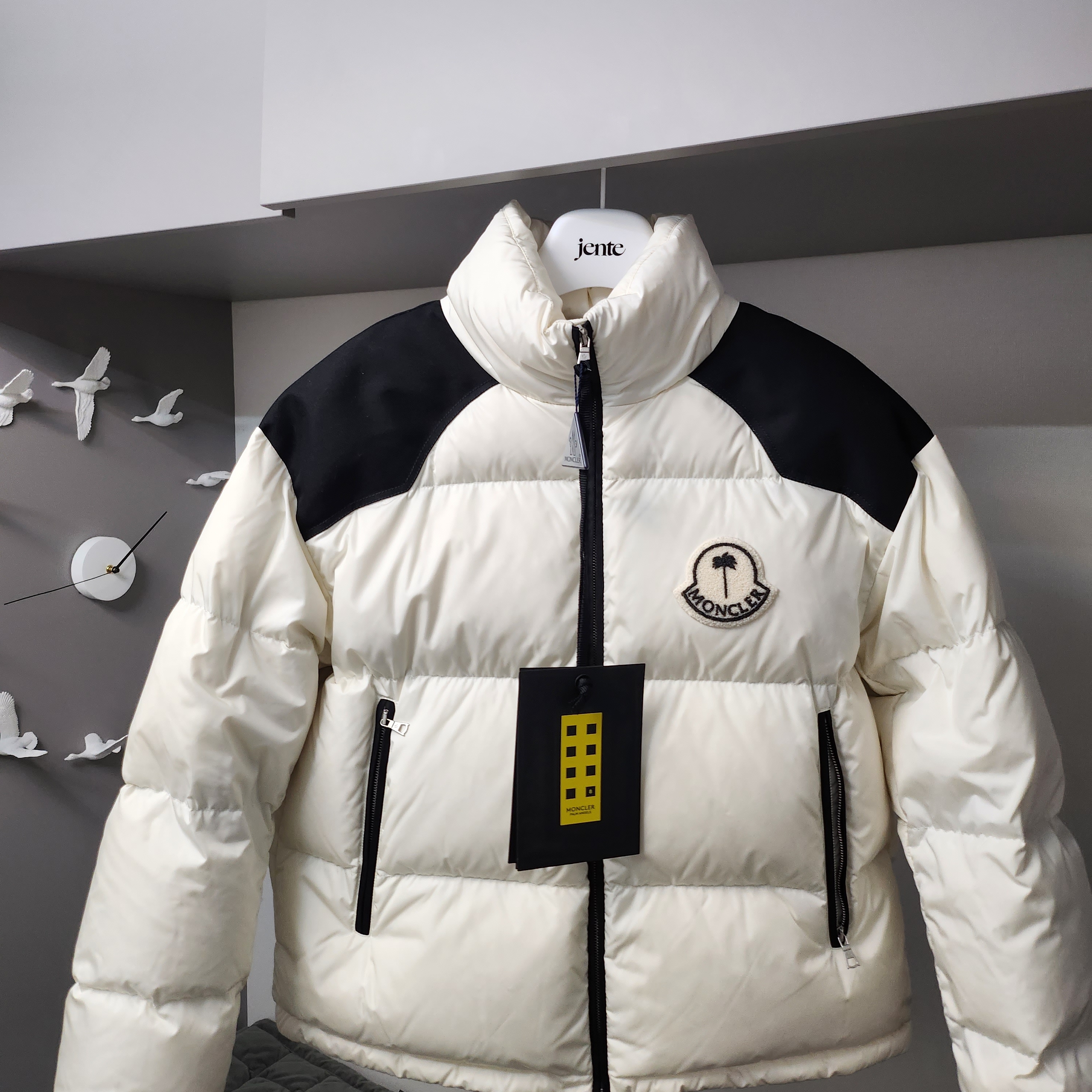 Moncler x Palm Angels Nevin Short Down Jacket Off White - 22FW 착용 스타일 - 1